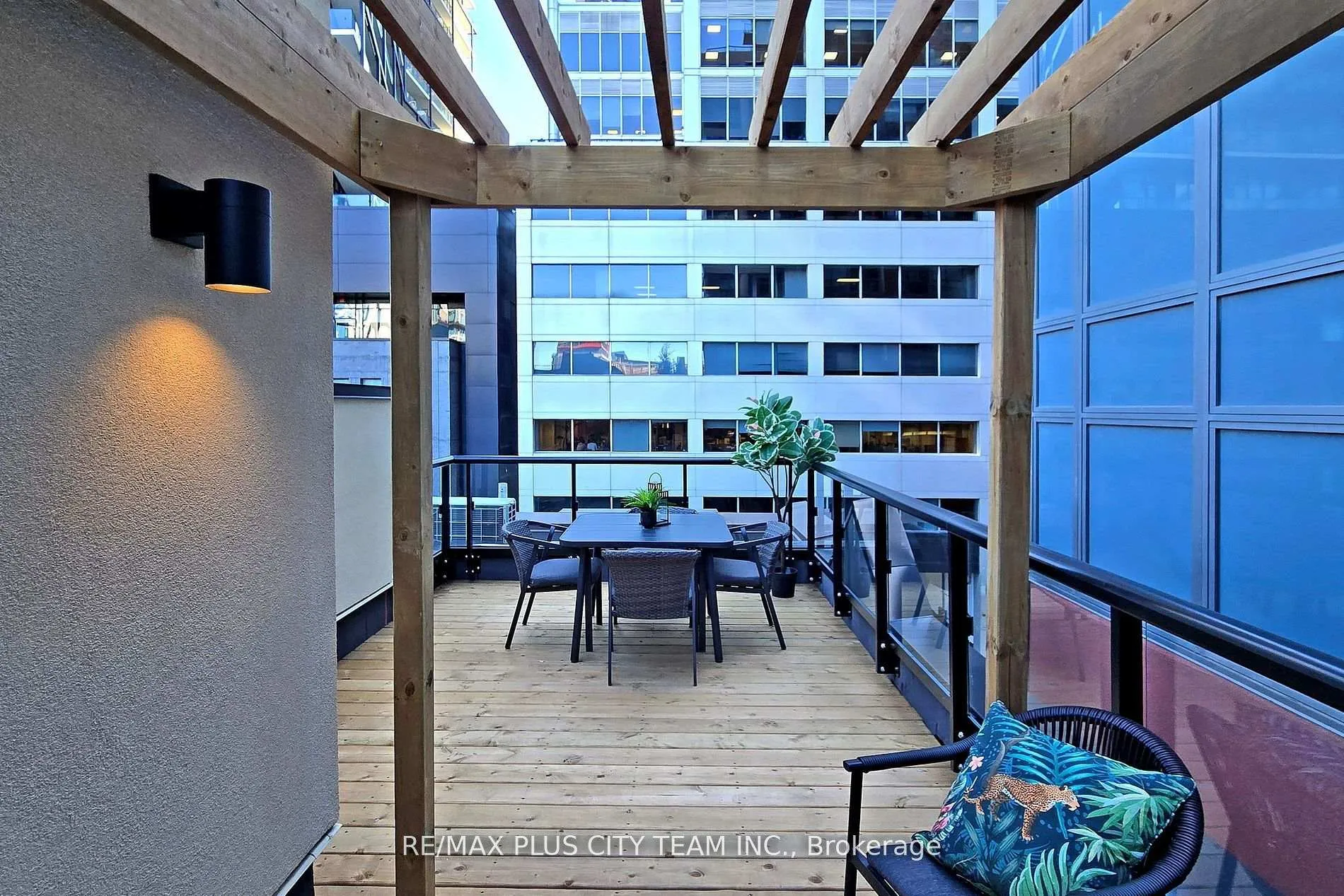 Photo 32 of 118 Peter Street, Toronto, Waterfront Communities — HOMEH