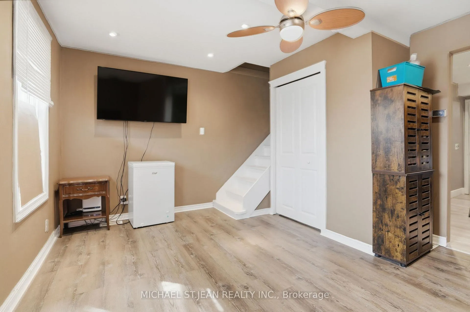Photo 5 of 61 Graham Avenue N, Hamilton, Crown Point — HOMEH