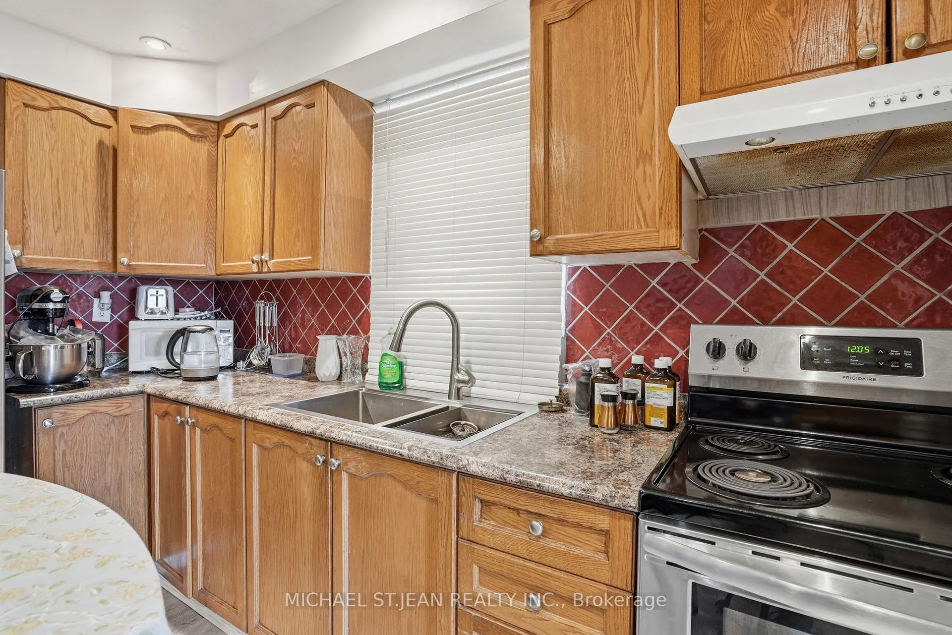Photo 10 of 61 Graham Avenue N, Hamilton, Crown Point — HOMEH
