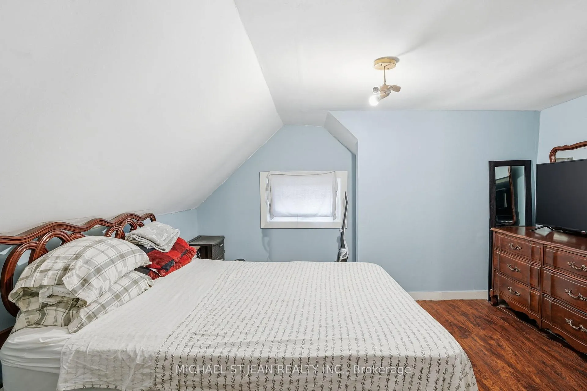 Photo 15 of 61 Graham Avenue N, Hamilton, Crown Point — HOMEH