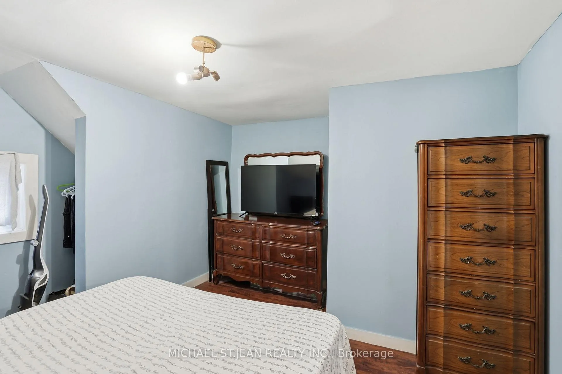 Photo 16 of 61 Graham Avenue N, Hamilton, Crown Point — HOMEH