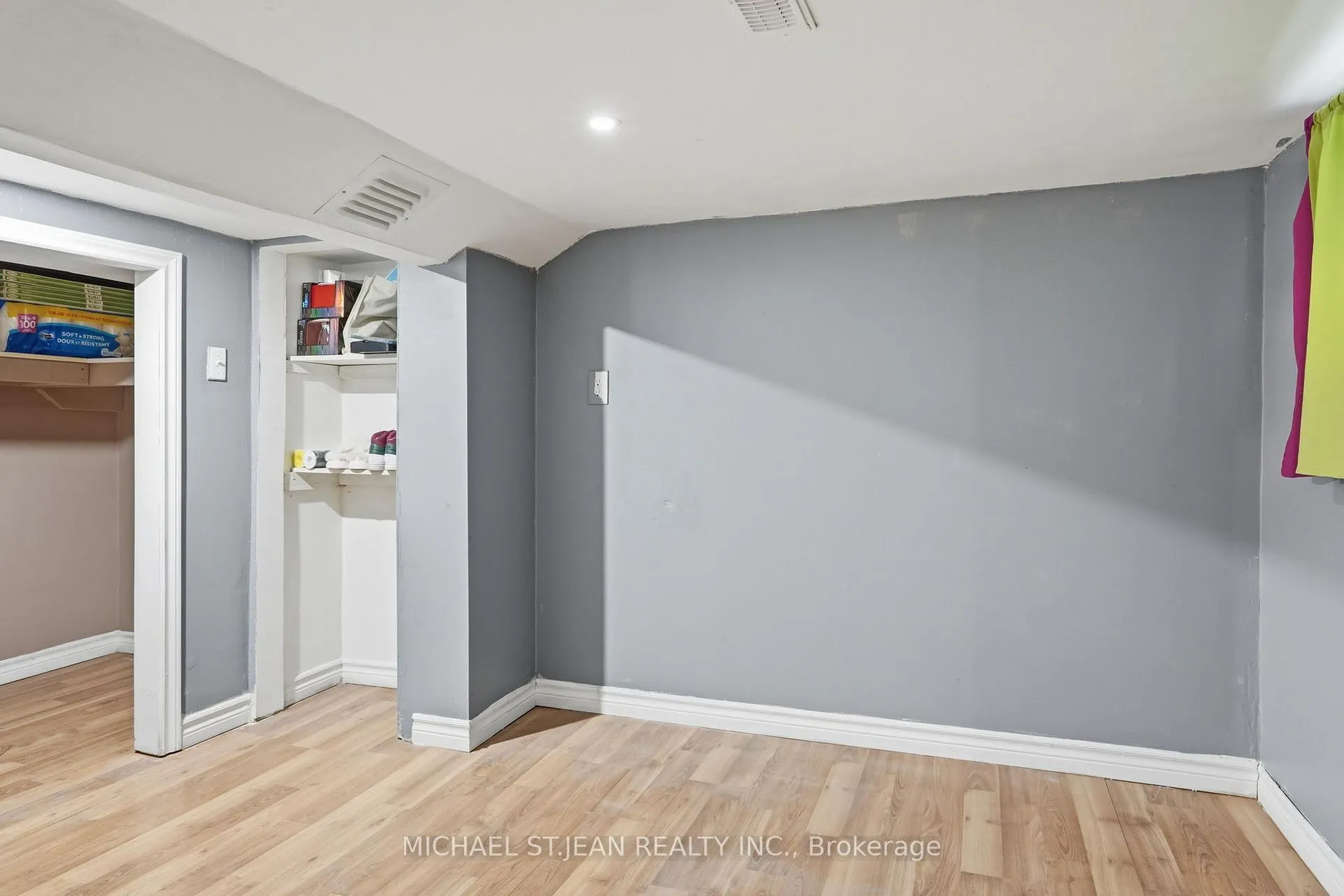 Photo 18 of 61 Graham Avenue N, Hamilton, Crown Point — HOMEH