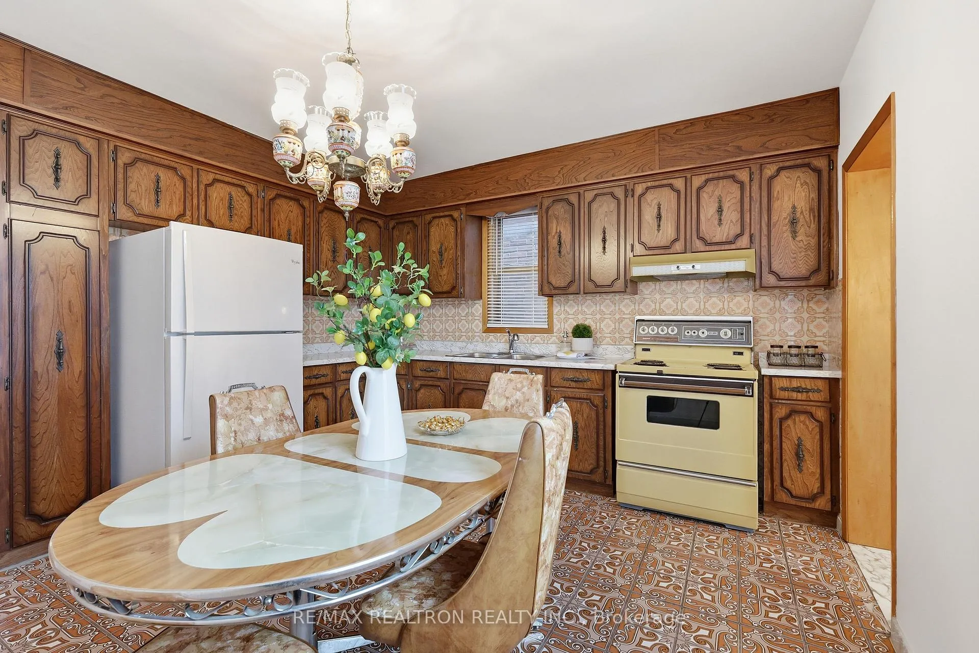 Photo 15 of 156 Silverthorn Avenue, Toronto, Weston-Pellam Park — HOMEH