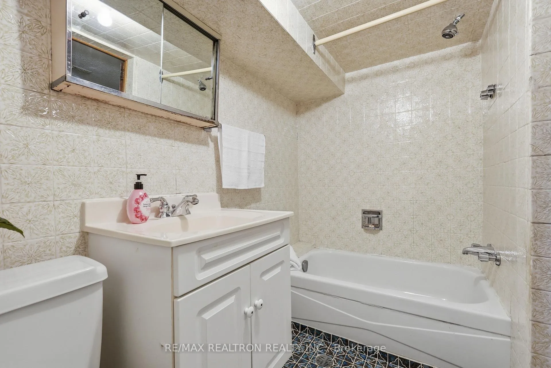 Photo 17 of 156 Silverthorn Avenue, Toronto, Weston-Pellam Park — HOMEH