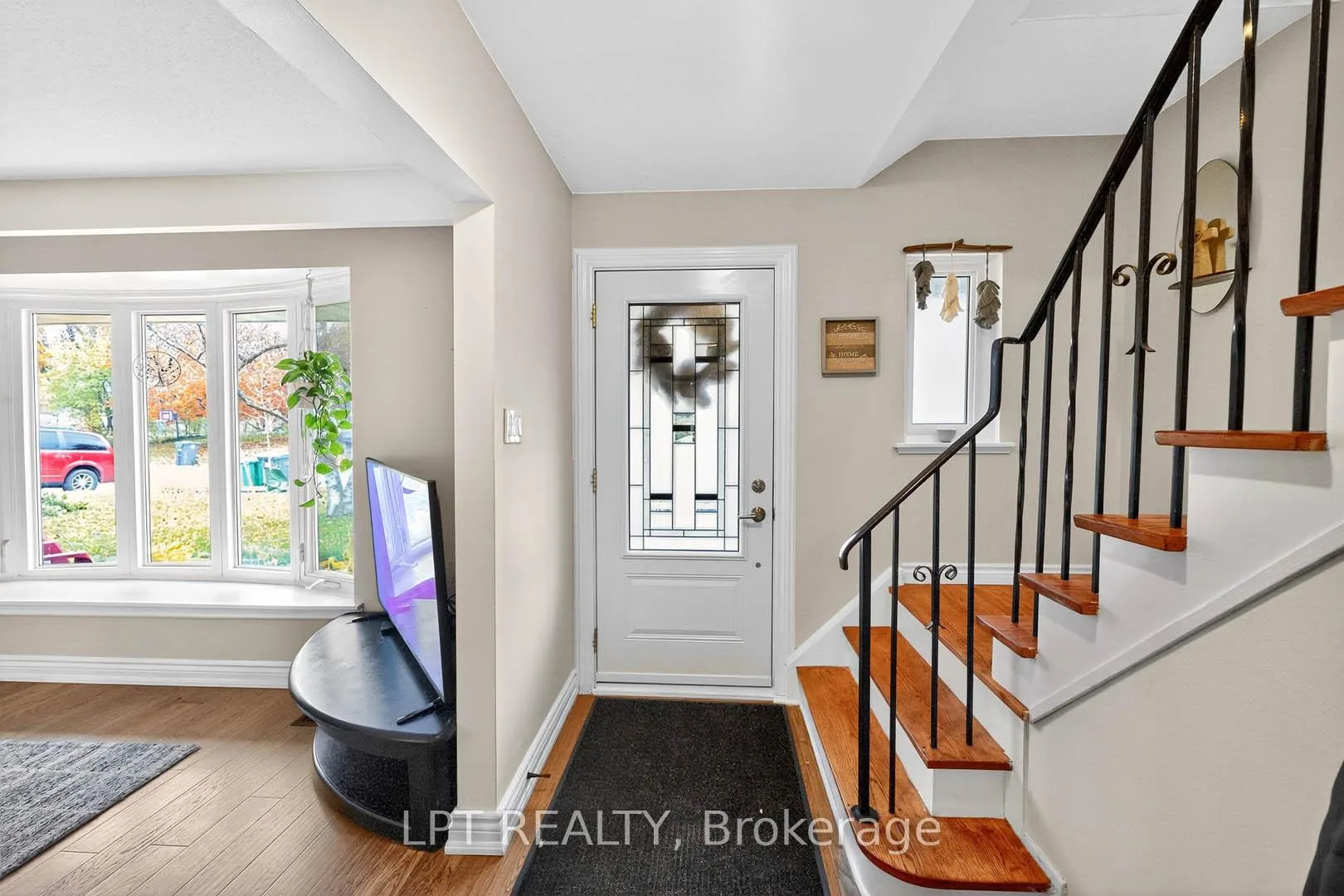 Photo 6 of 14 Caledon Crescent, Brampton, Brampton East — HOMEH