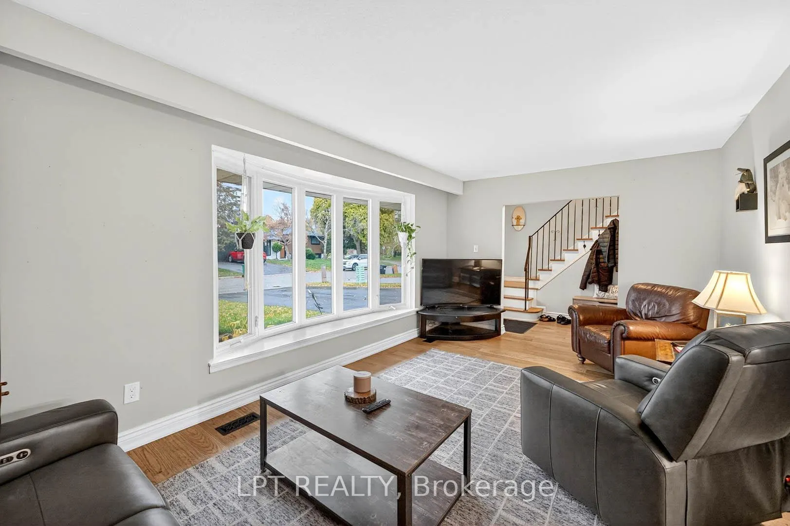 Photo 8 of 14 Caledon Crescent, Brampton, Brampton East — HOMEH