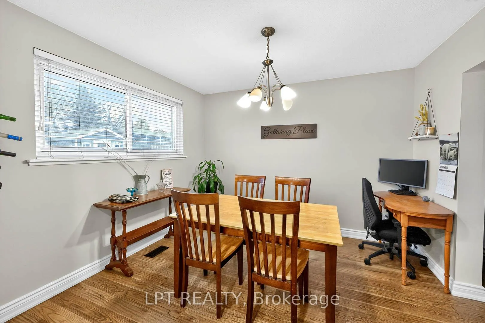 Photo 10 of 14 Caledon Crescent, Brampton, Brampton East — HOMEH