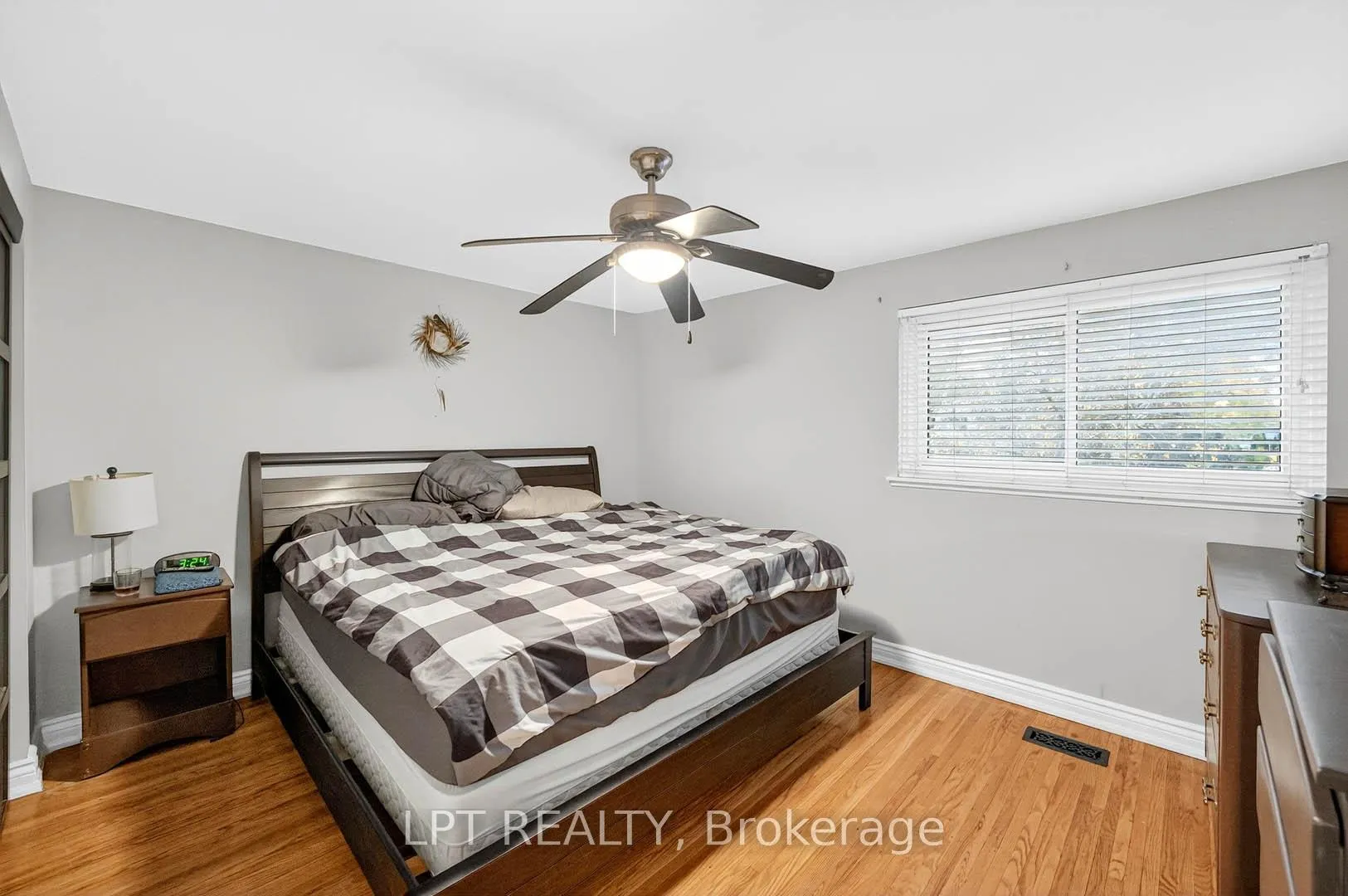 Photo 20 of 14 Caledon Crescent, Brampton, Brampton East — HOMEH
