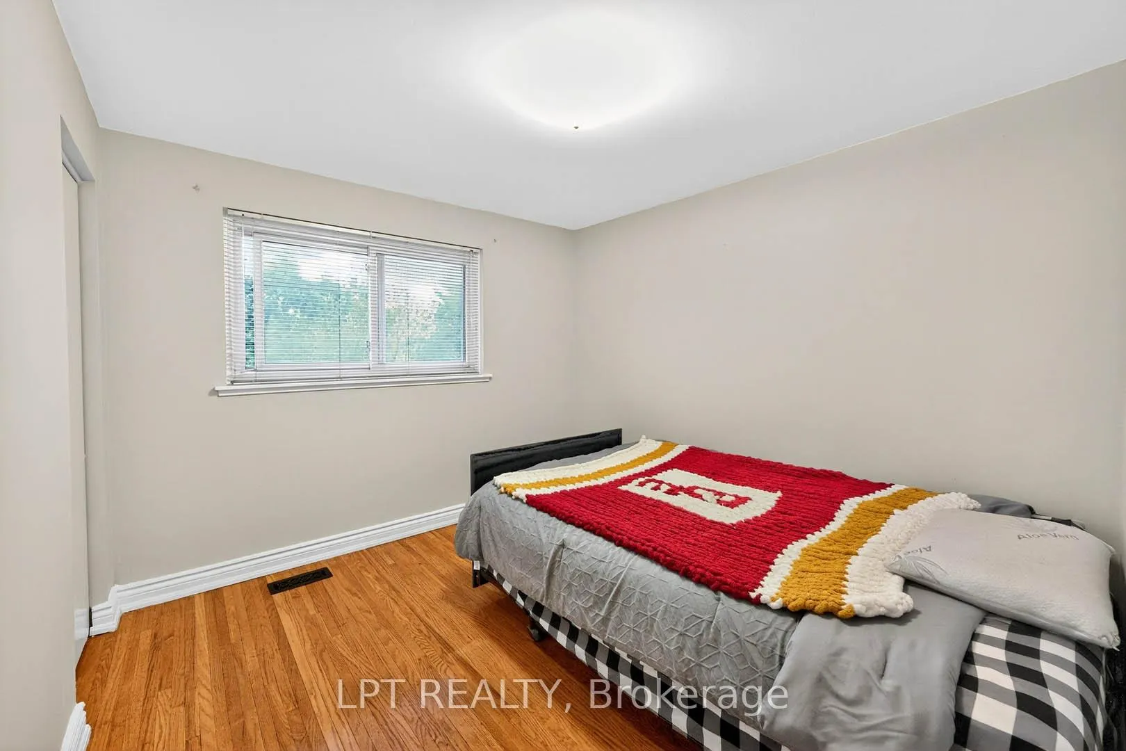 Photo 22 of 14 Caledon Crescent, Brampton, Brampton East — HOMEH