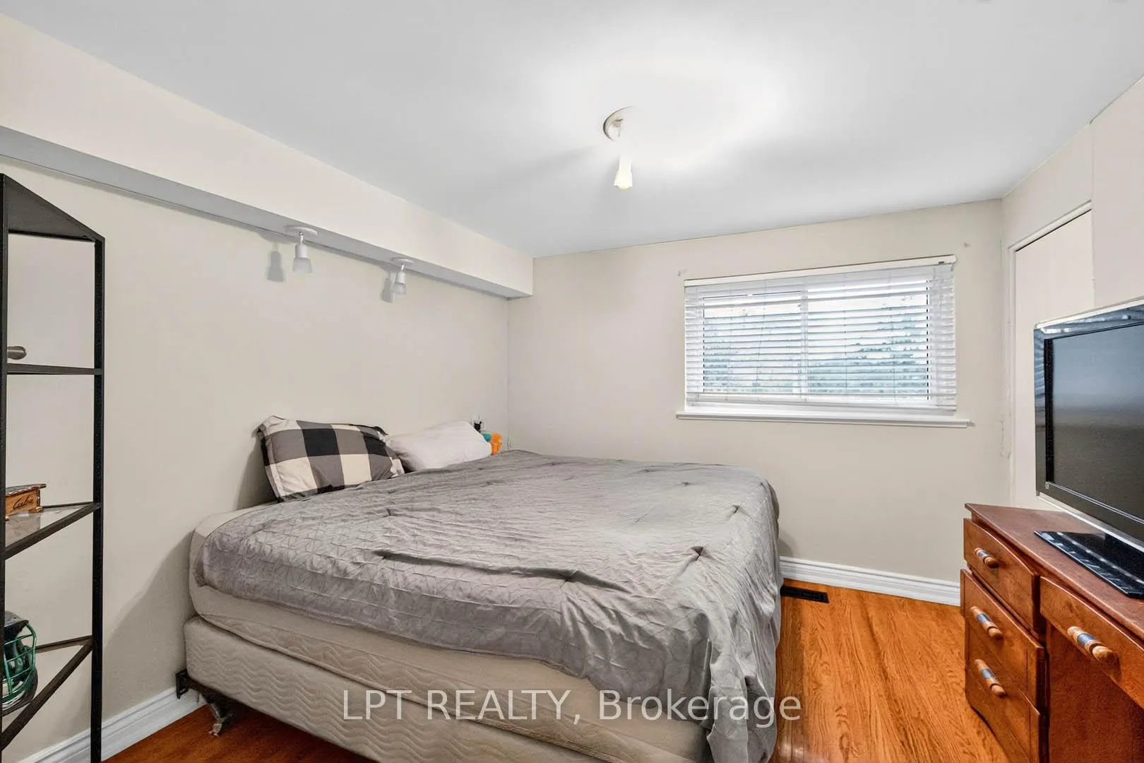 Photo 26 of 14 Caledon Crescent, Brampton, Brampton East — HOMEH