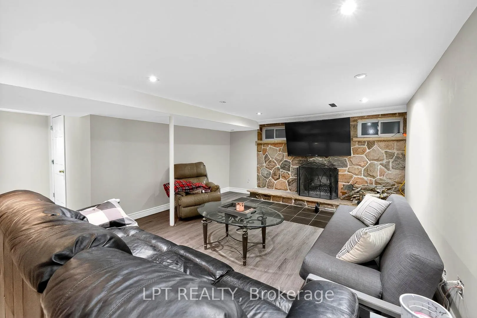 Photo 30 of 14 Caledon Crescent, Brampton, Brampton East — HOMEH