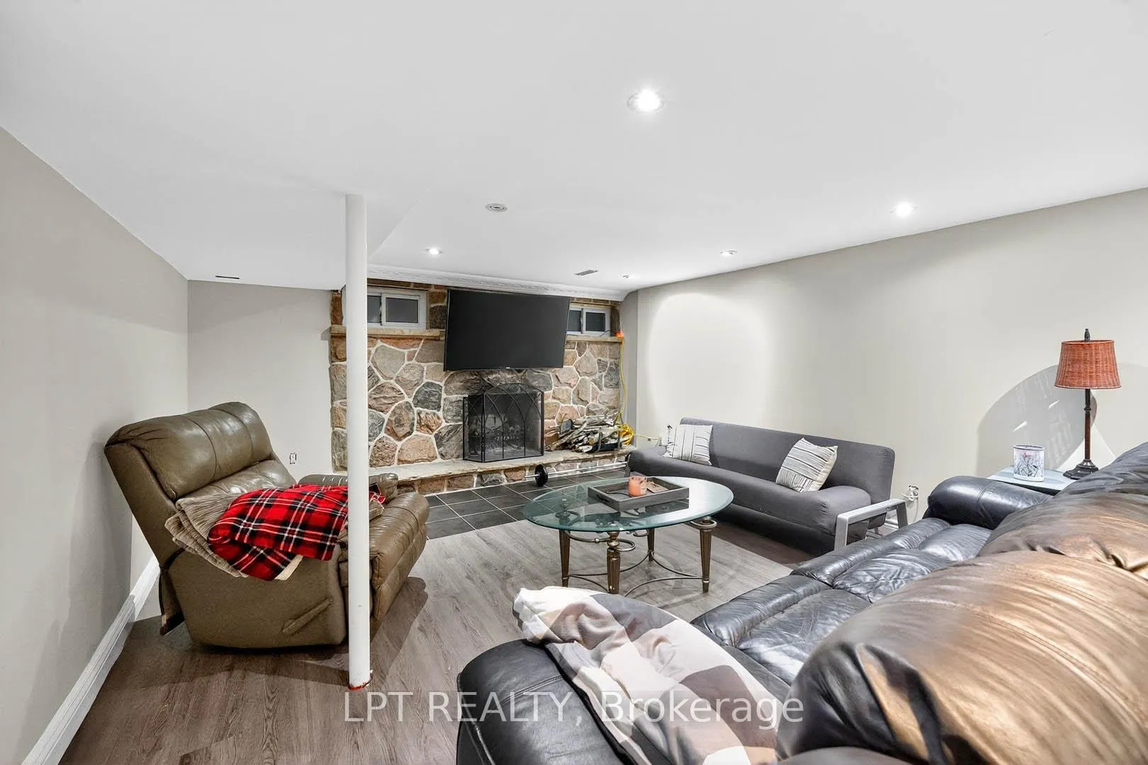 Photo 31 of 14 Caledon Crescent, Brampton, Brampton East — HOMEH