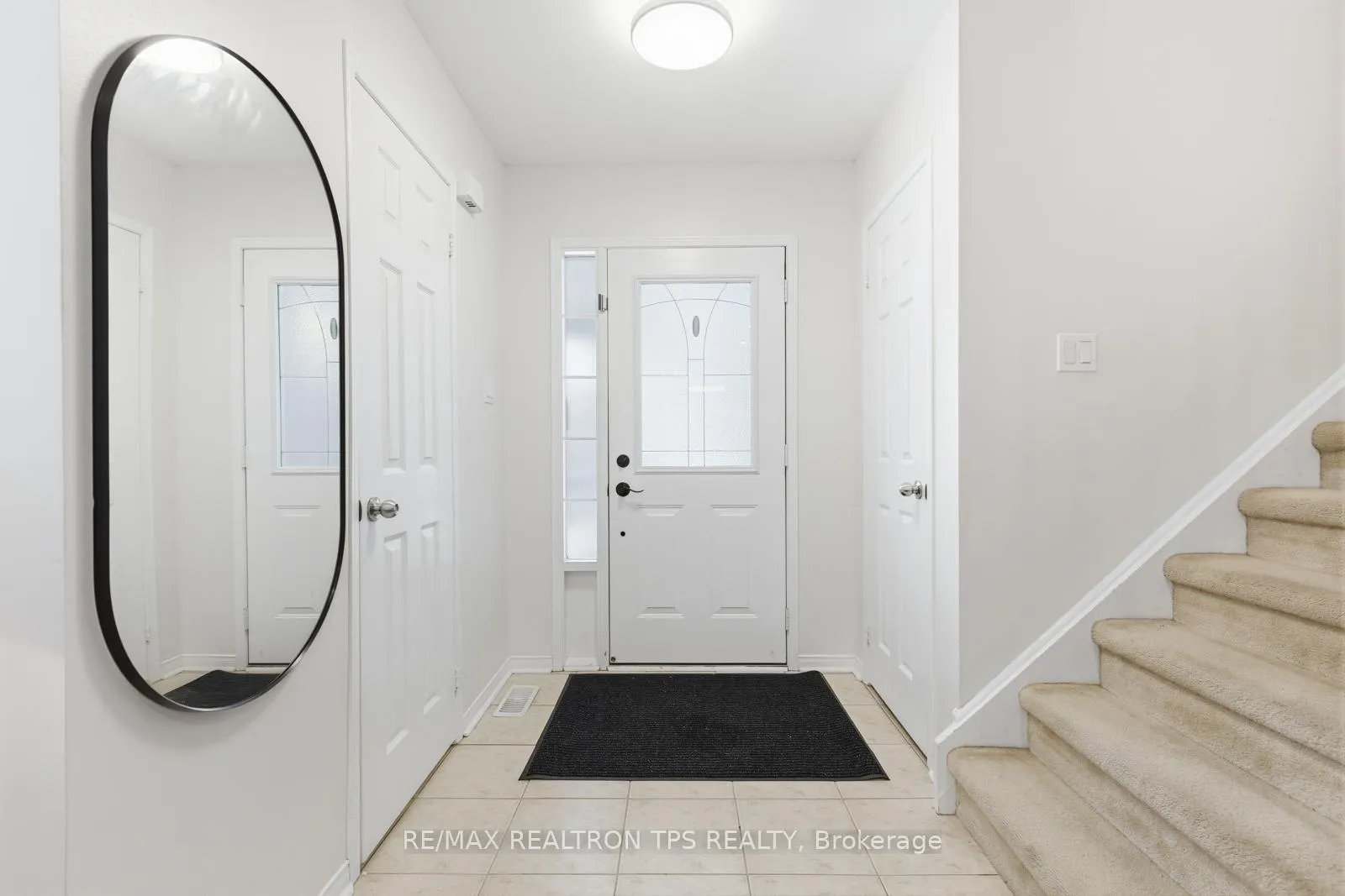 Photo 4 of 50 Crough Street, Clarington, Bowmanville — HOMEH