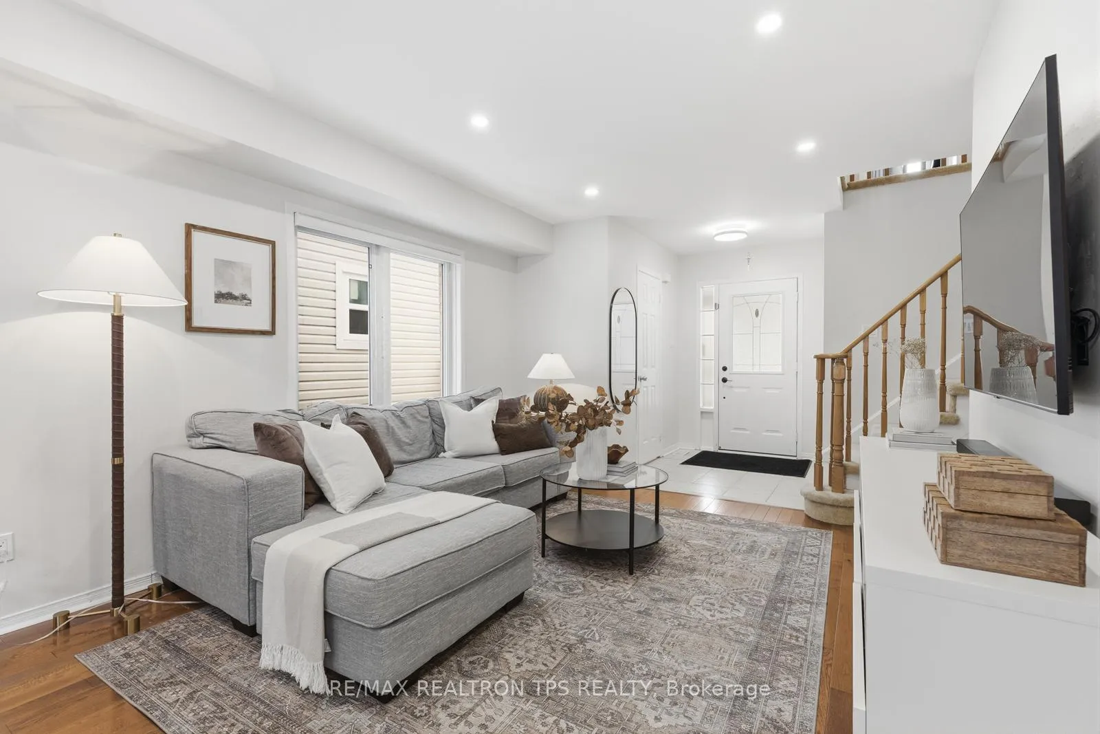 Photo 6 of 50 Crough Street, Clarington, Bowmanville — HOMEH