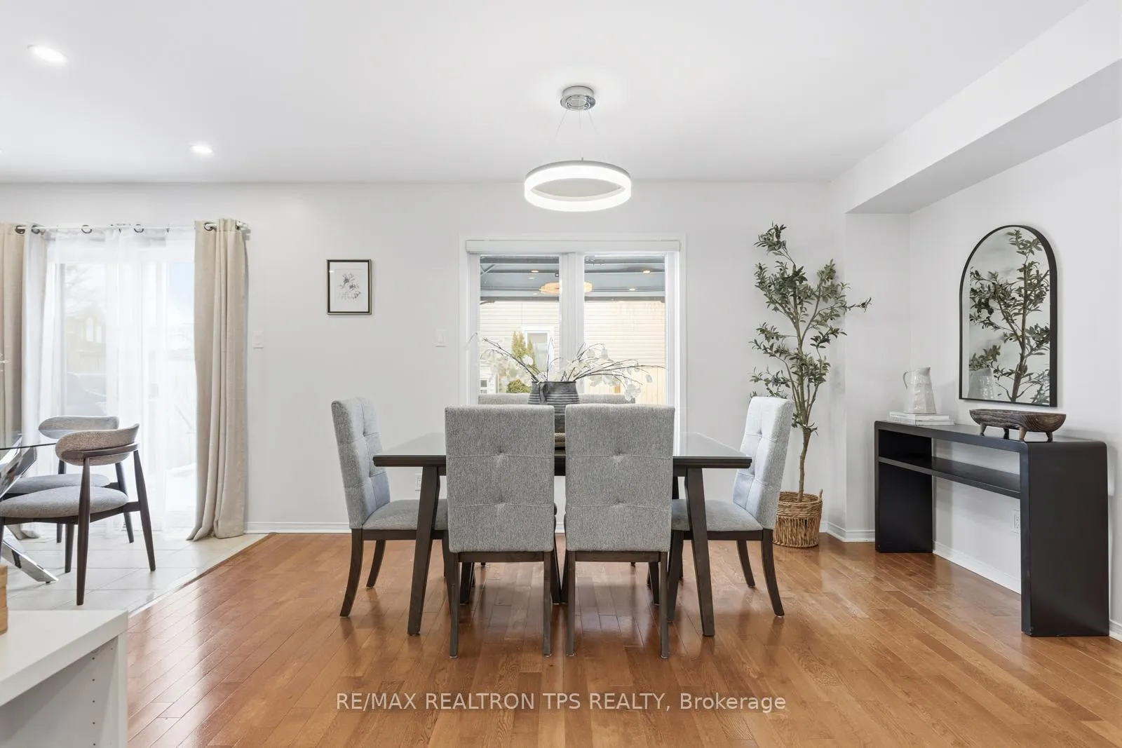 Photo 10 of 50 Crough Street, Clarington, Bowmanville — HOMEH