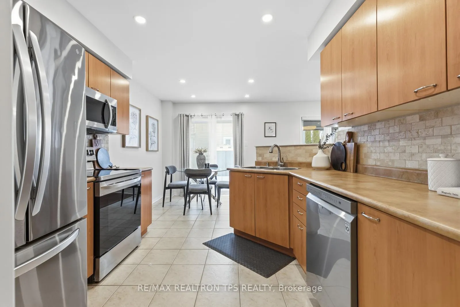 Photo 12 of 50 Crough Street, Clarington, Bowmanville — HOMEH