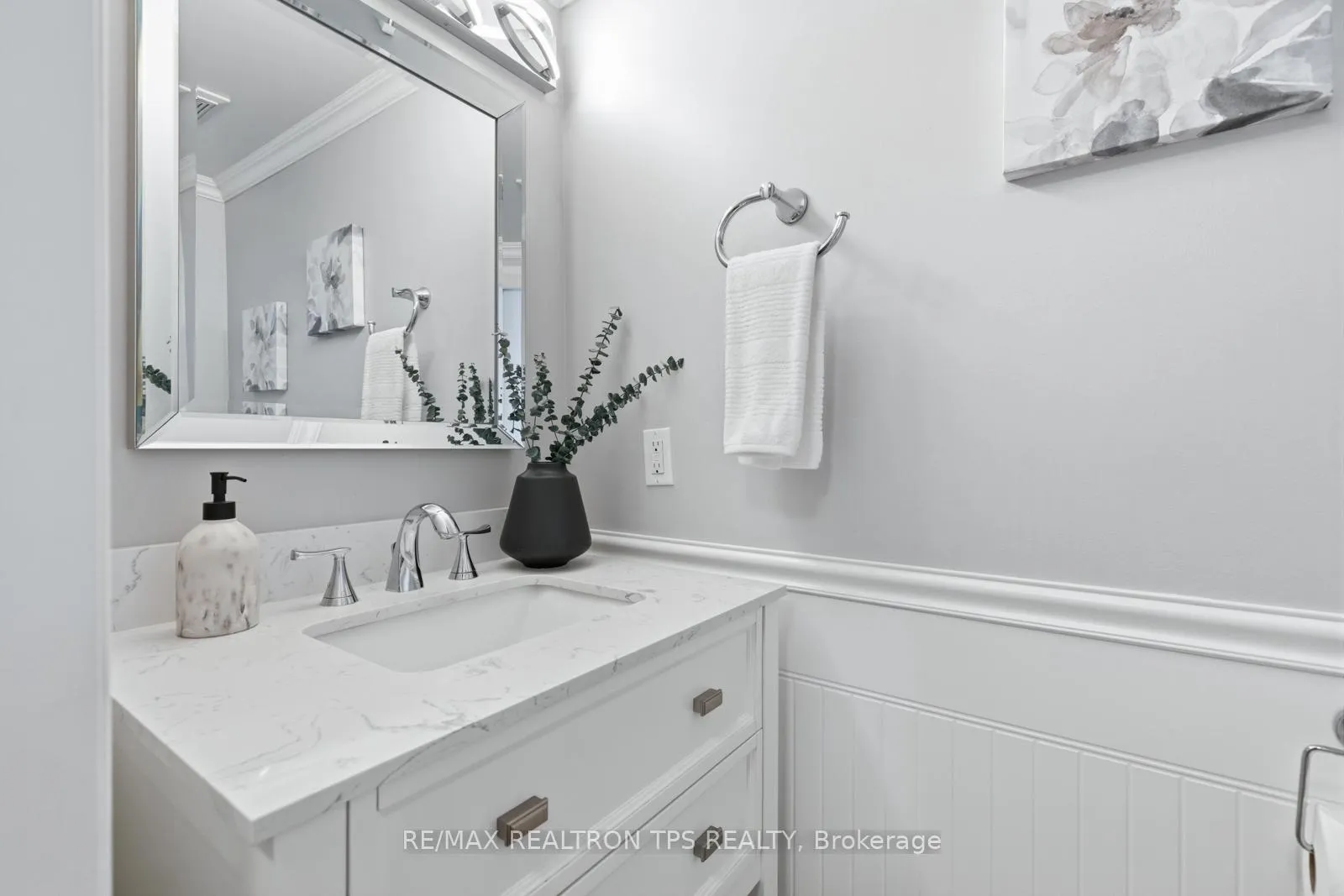 Photo 13 of 50 Crough Street, Clarington, Bowmanville — HOMEH