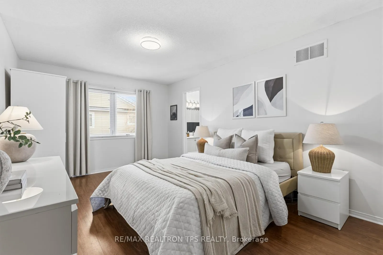 Photo 15 of 50 Crough Street, Clarington, Bowmanville — HOMEH