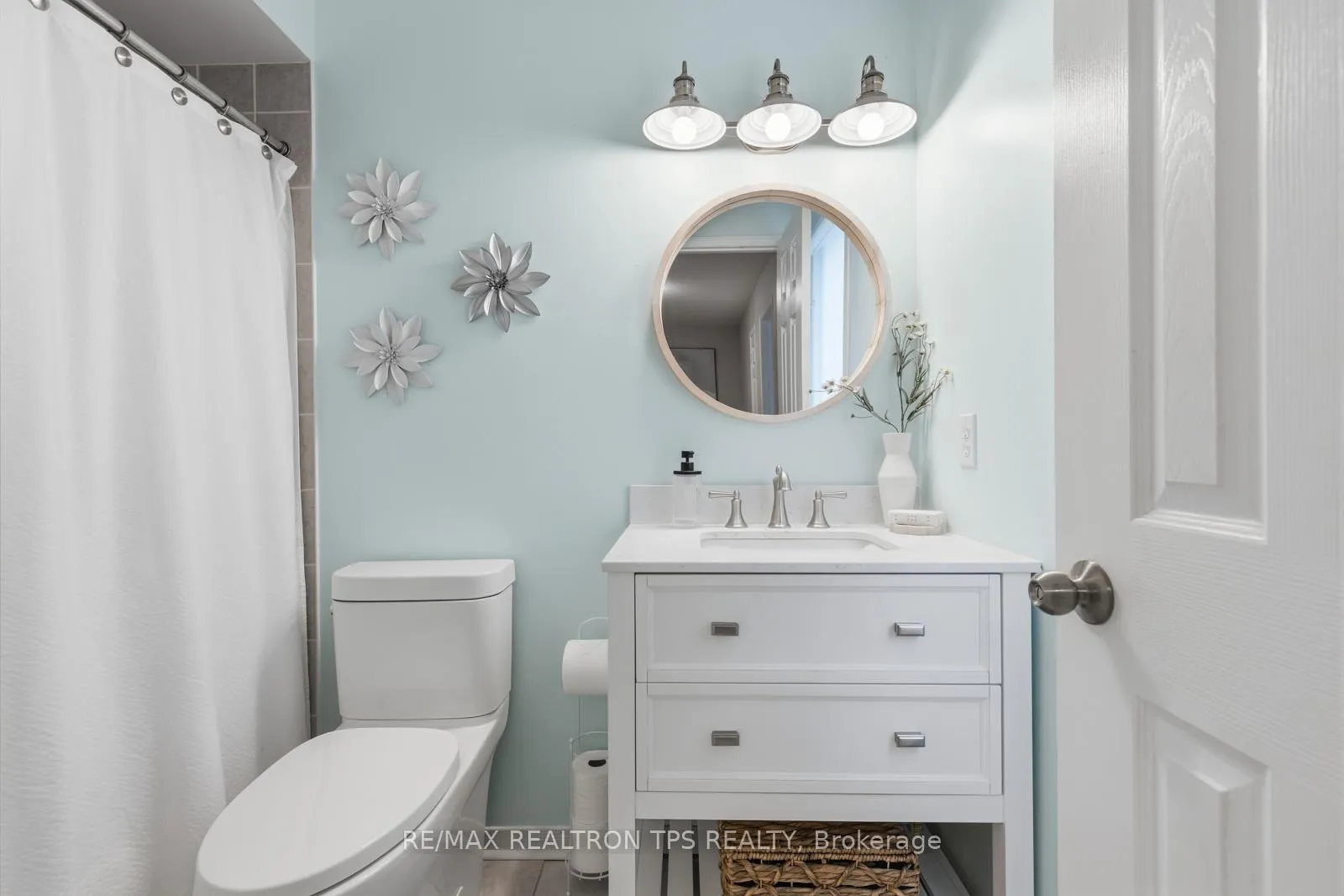 Photo 21 of 50 Crough Street, Clarington, Bowmanville — HOMEH