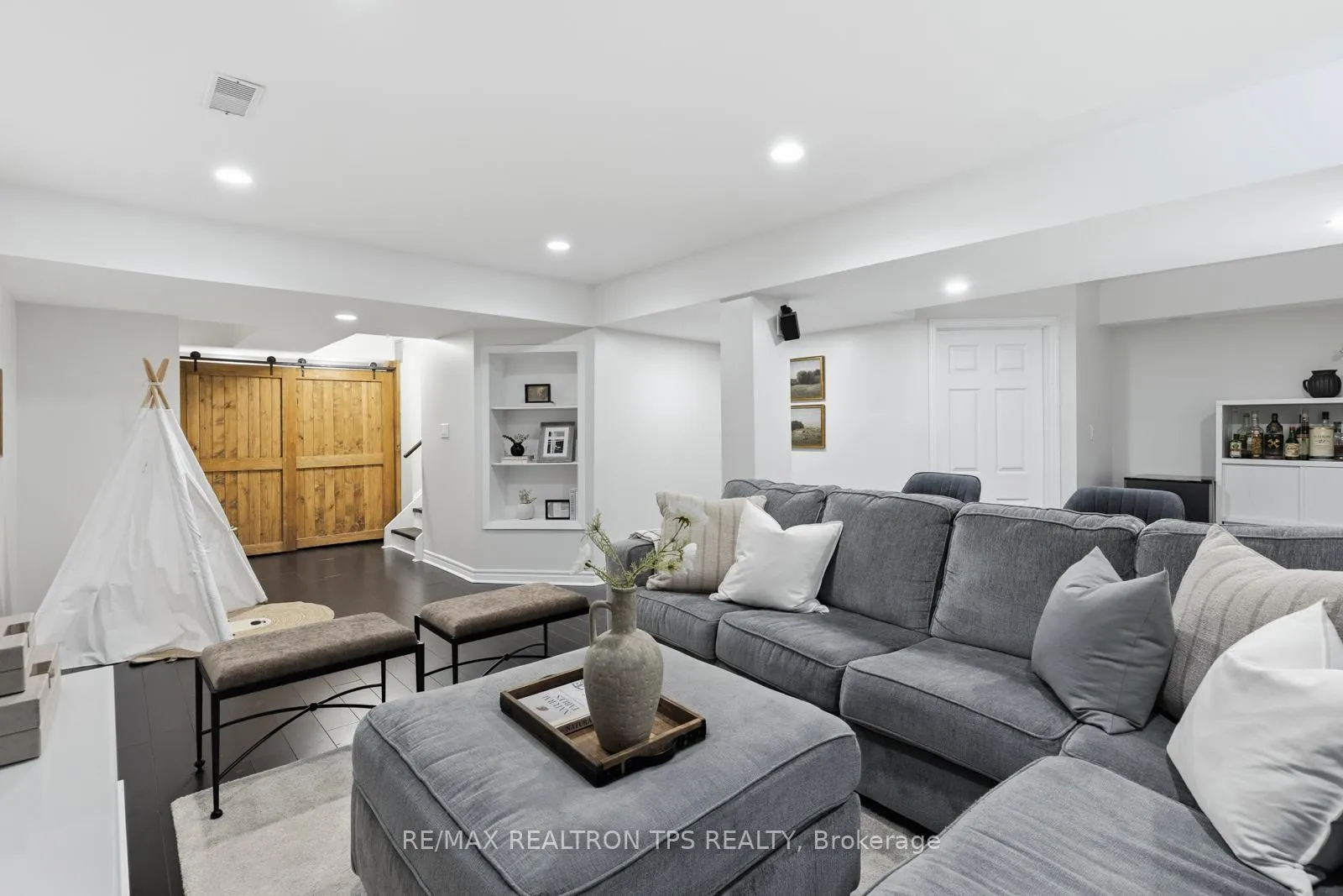 Photo 25 of 50 Crough Street, Clarington, Bowmanville — HOMEH