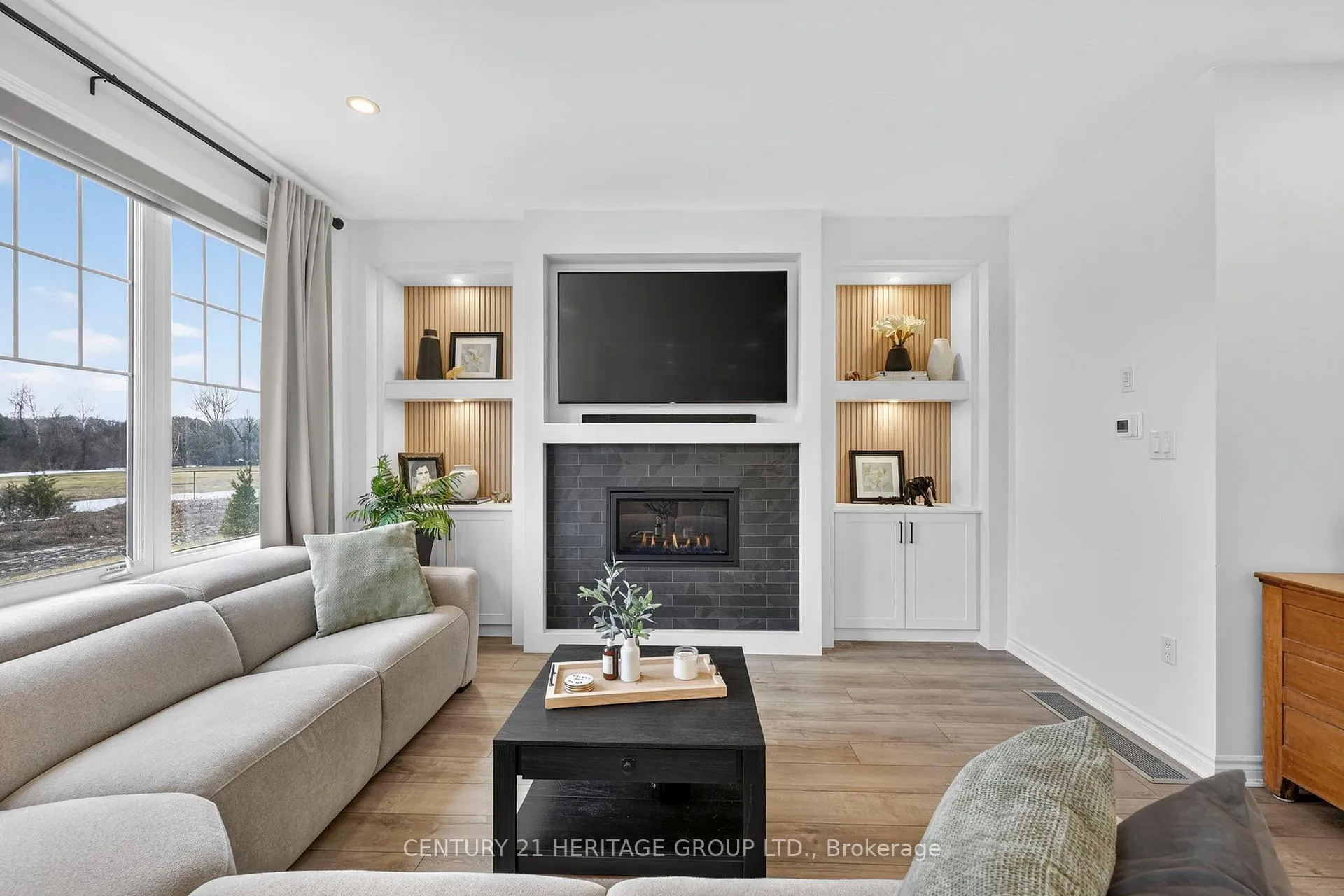 Photo 5 of 31 Abby Drive, Wasaga Beach — HOMEH