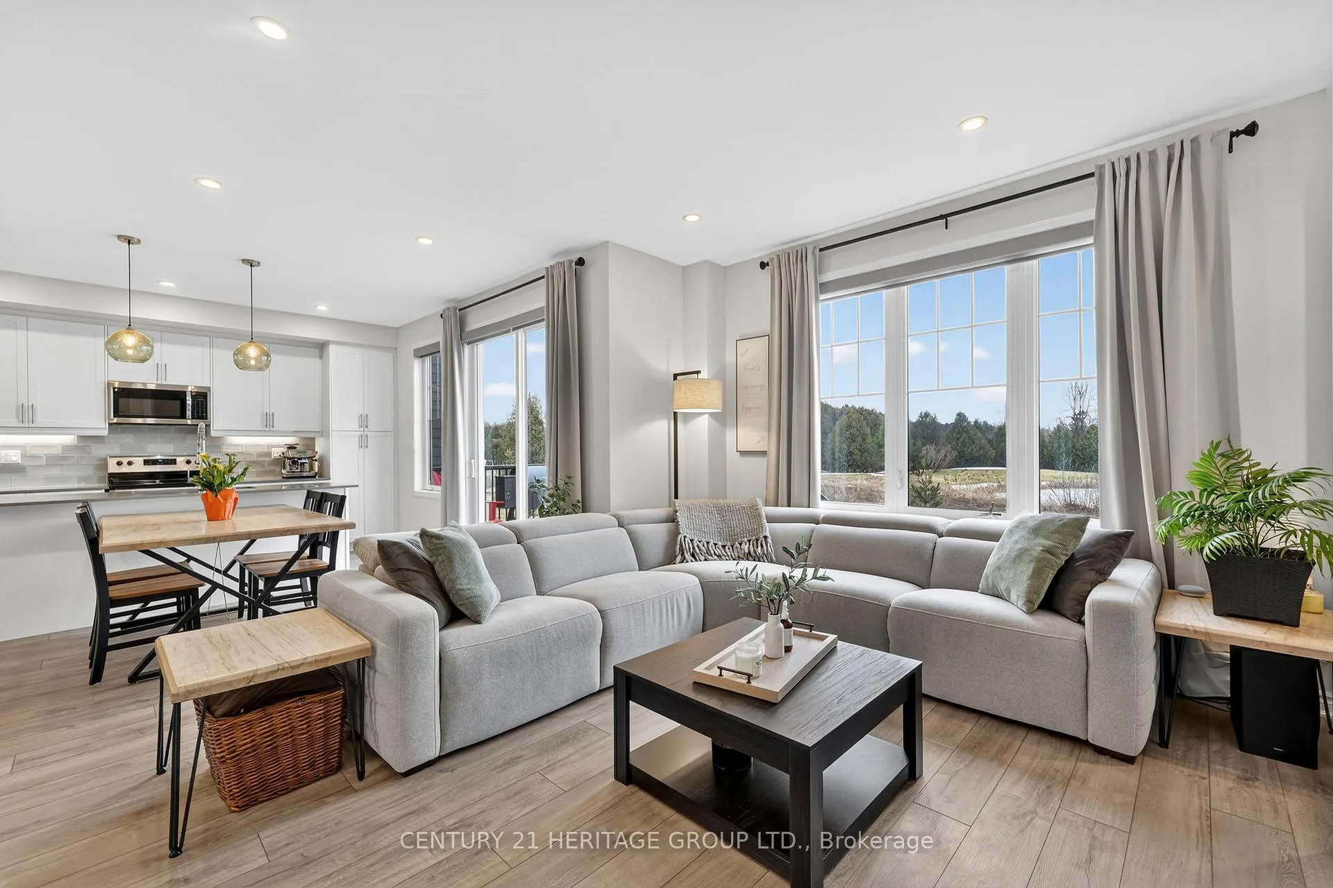 Photo 7 of 31 Abby Drive, Wasaga Beach — HOMEH