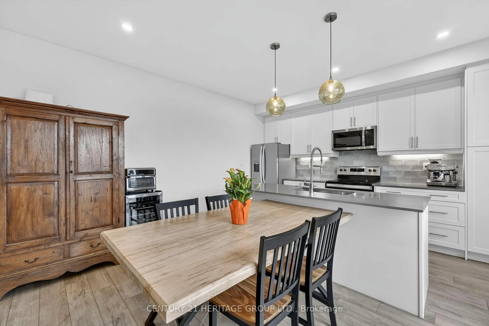 Photo 10 of 31 Abby Drive, Wasaga Beach — HOMEH