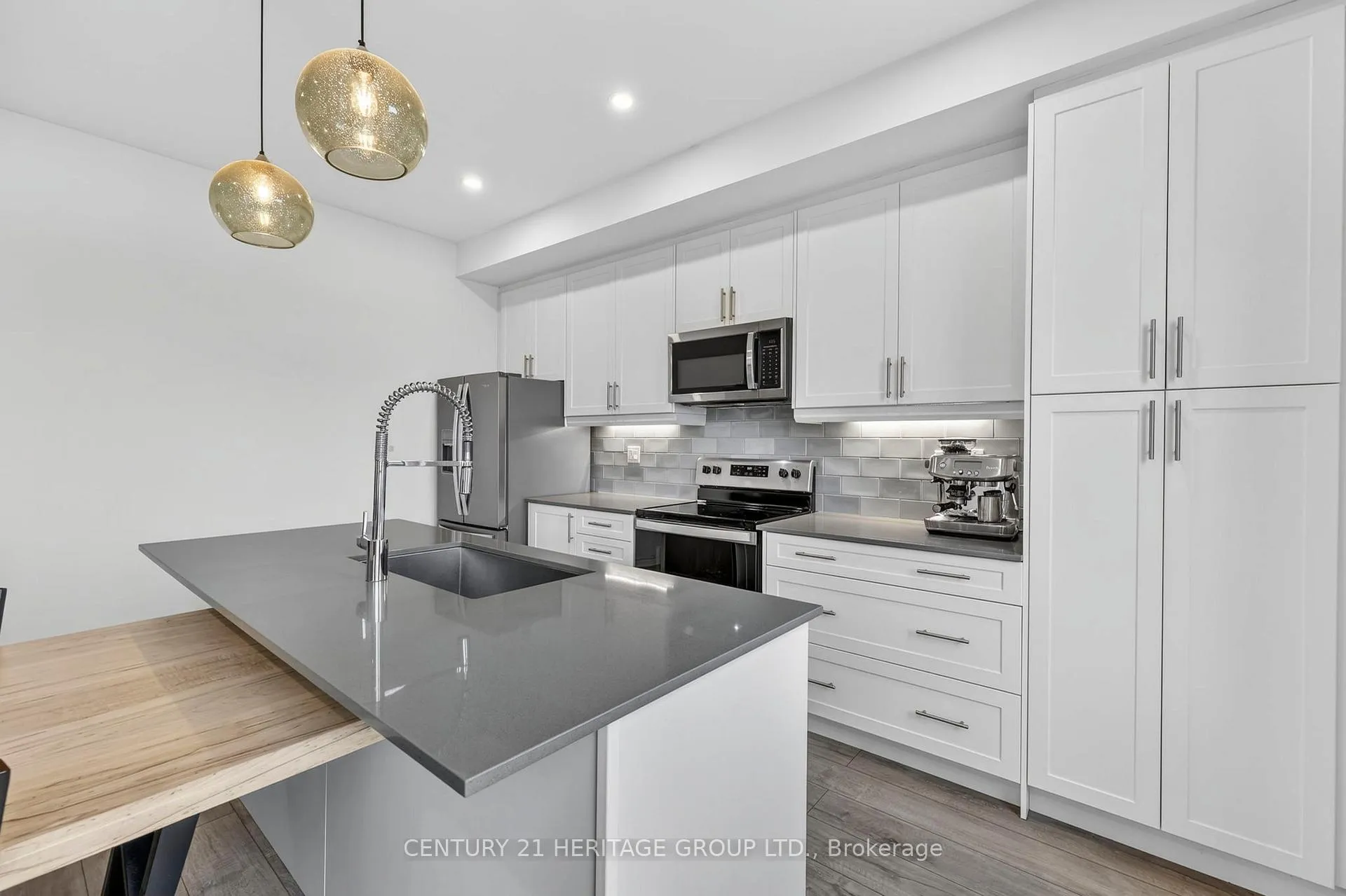 Photo 11 of 31 Abby Drive, Wasaga Beach — HOMEH