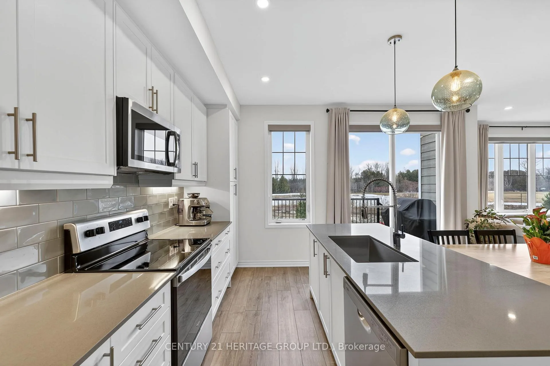 Photo 16 of 31 Abby Drive, Wasaga Beach — HOMEH
