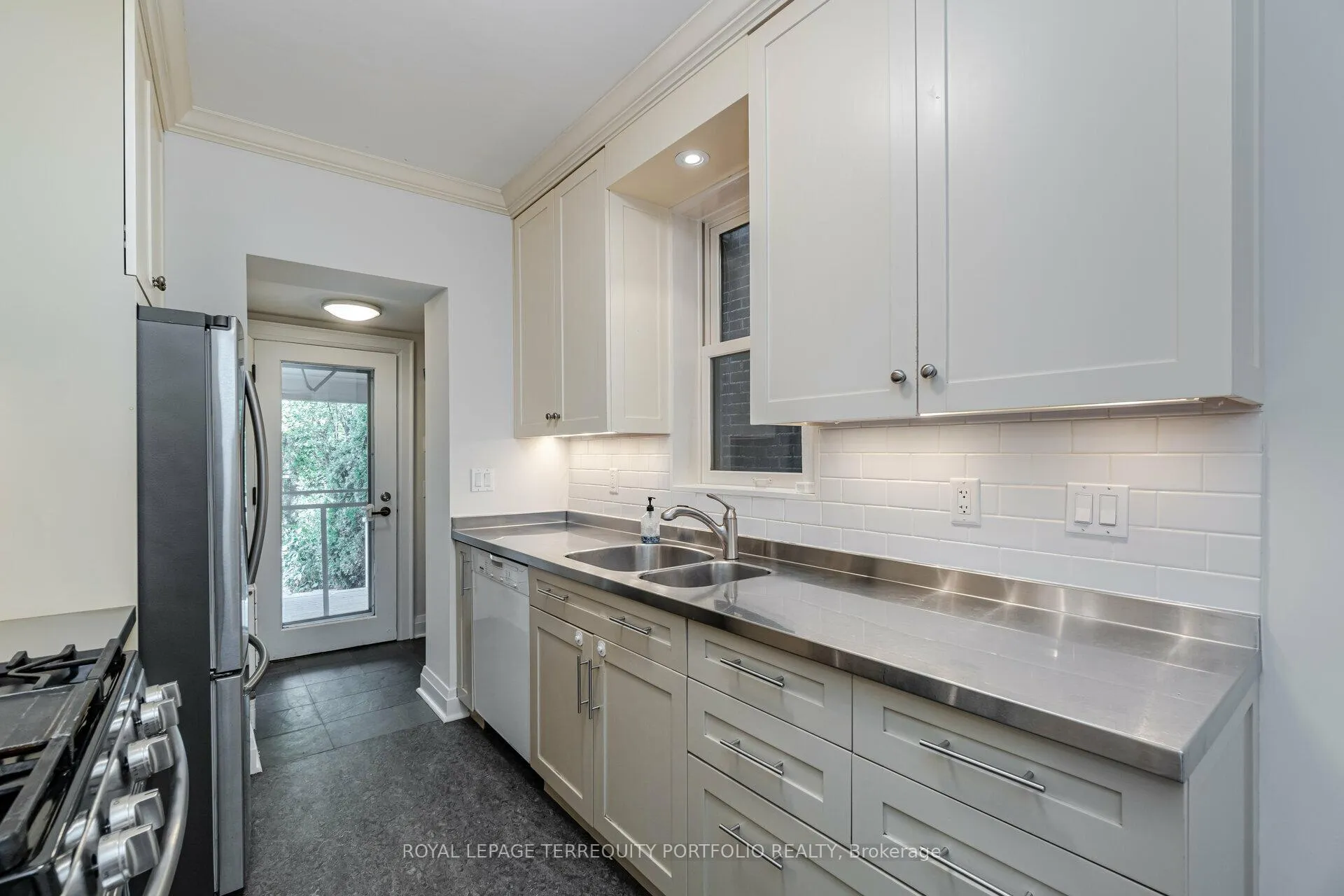 Photo 15 of 20 Anderson Avenue, Toronto, Yonge-Eglinton — HOMEH