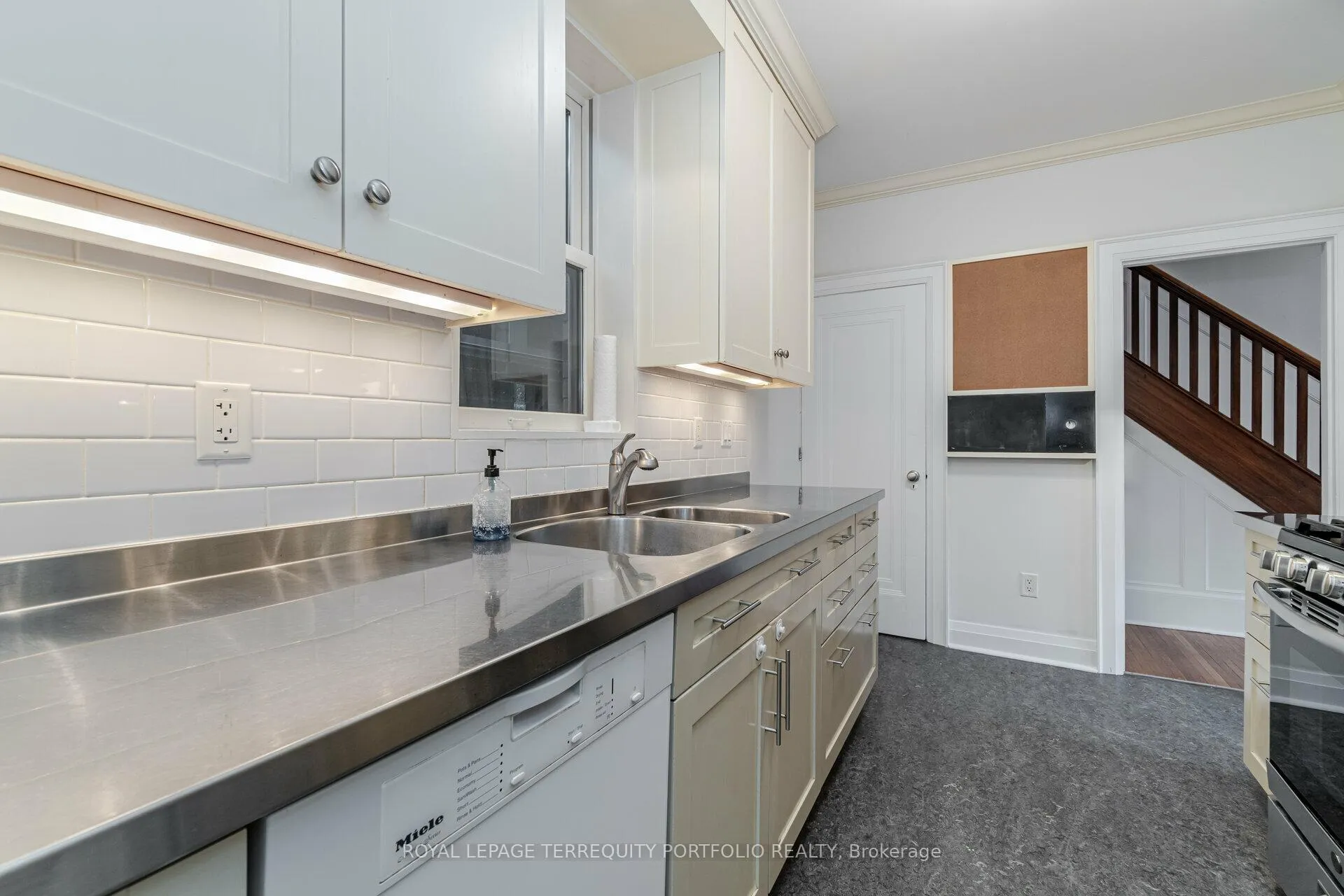 Photo 18 of 20 Anderson Avenue, Toronto, Yonge-Eglinton — HOMEH