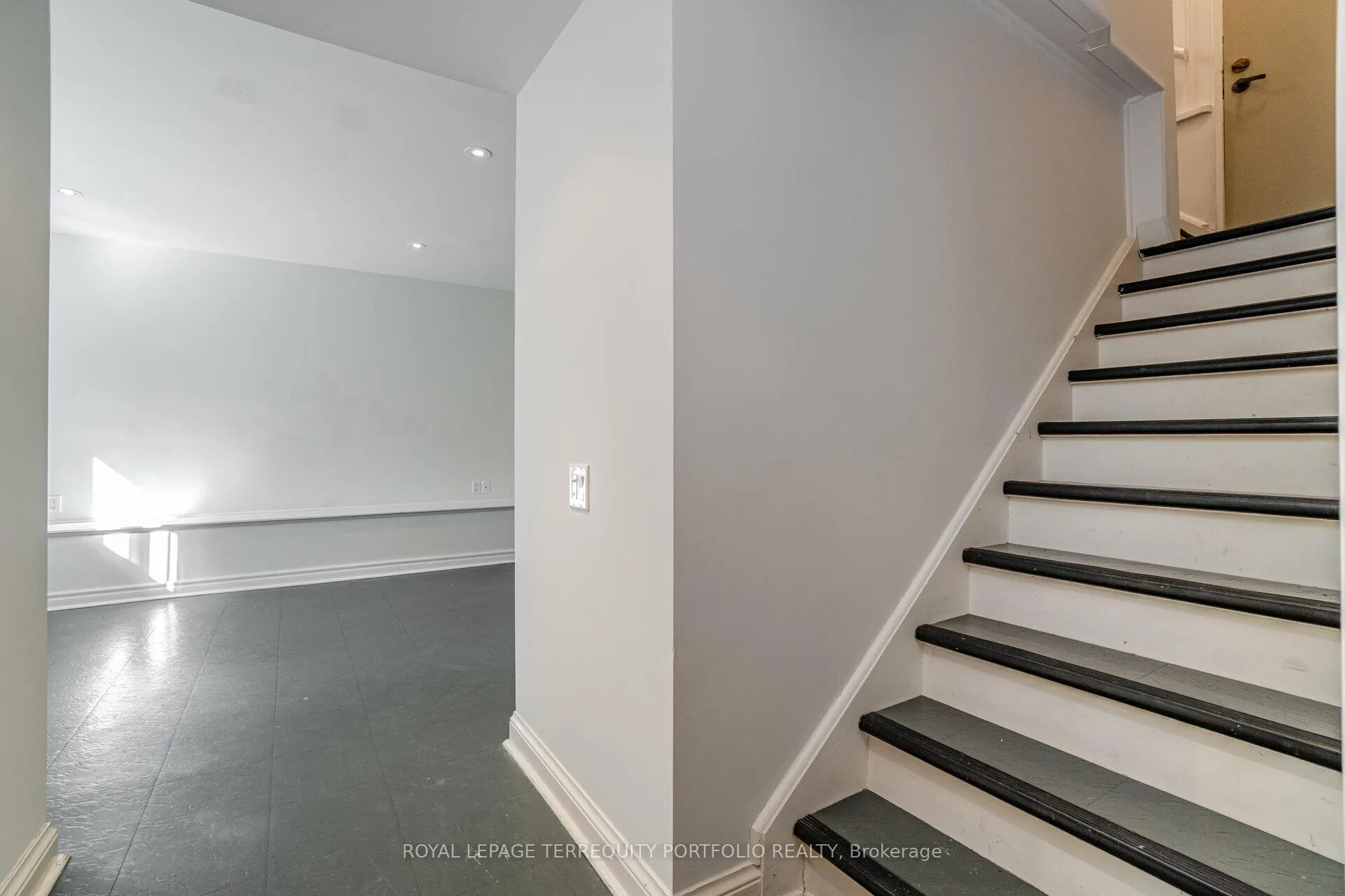 Photo 35 of 20 Anderson Avenue, Toronto, Yonge-Eglinton — HOMEH