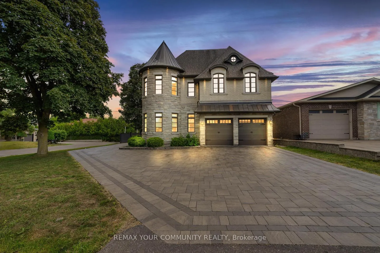Photo 2 of 1 Lancer Drive, Vaughan, Maple — HOMEH