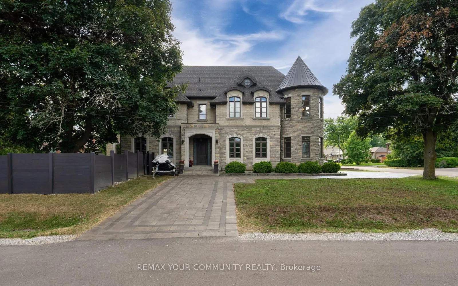 Photo 5 of 1 Lancer Drive, Vaughan, Maple — HOMEH