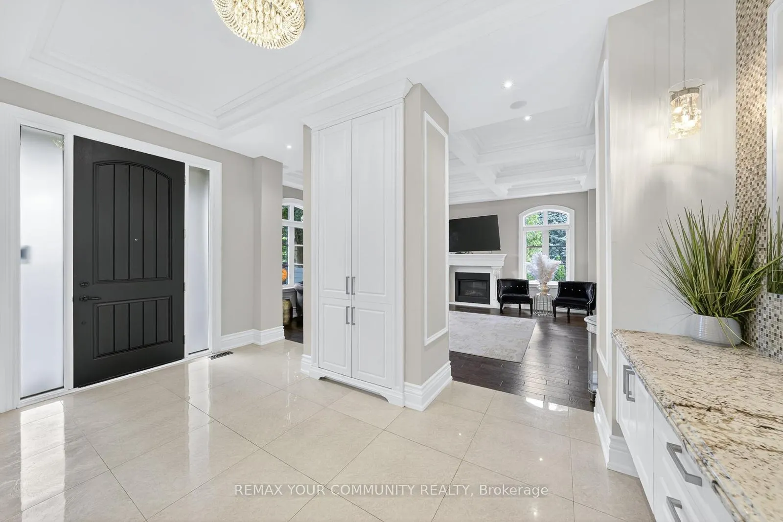 Photo 7 of 1 Lancer Drive, Vaughan, Maple — HOMEH