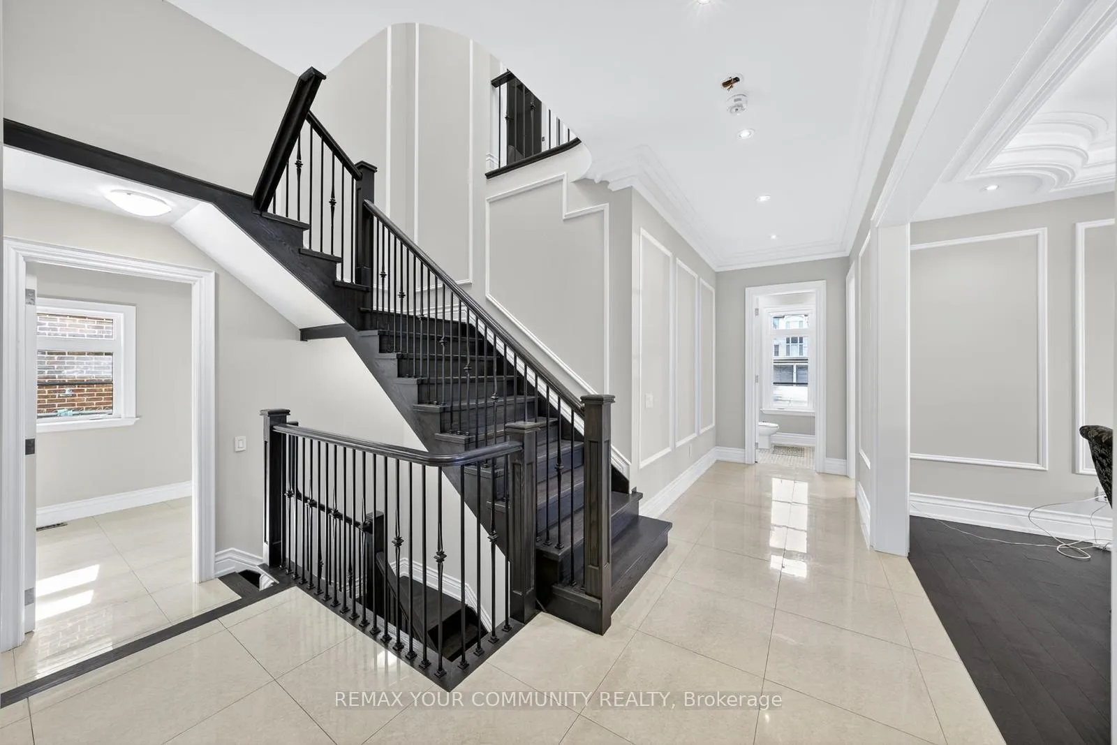Photo 8 of 1 Lancer Drive, Vaughan, Maple — HOMEH