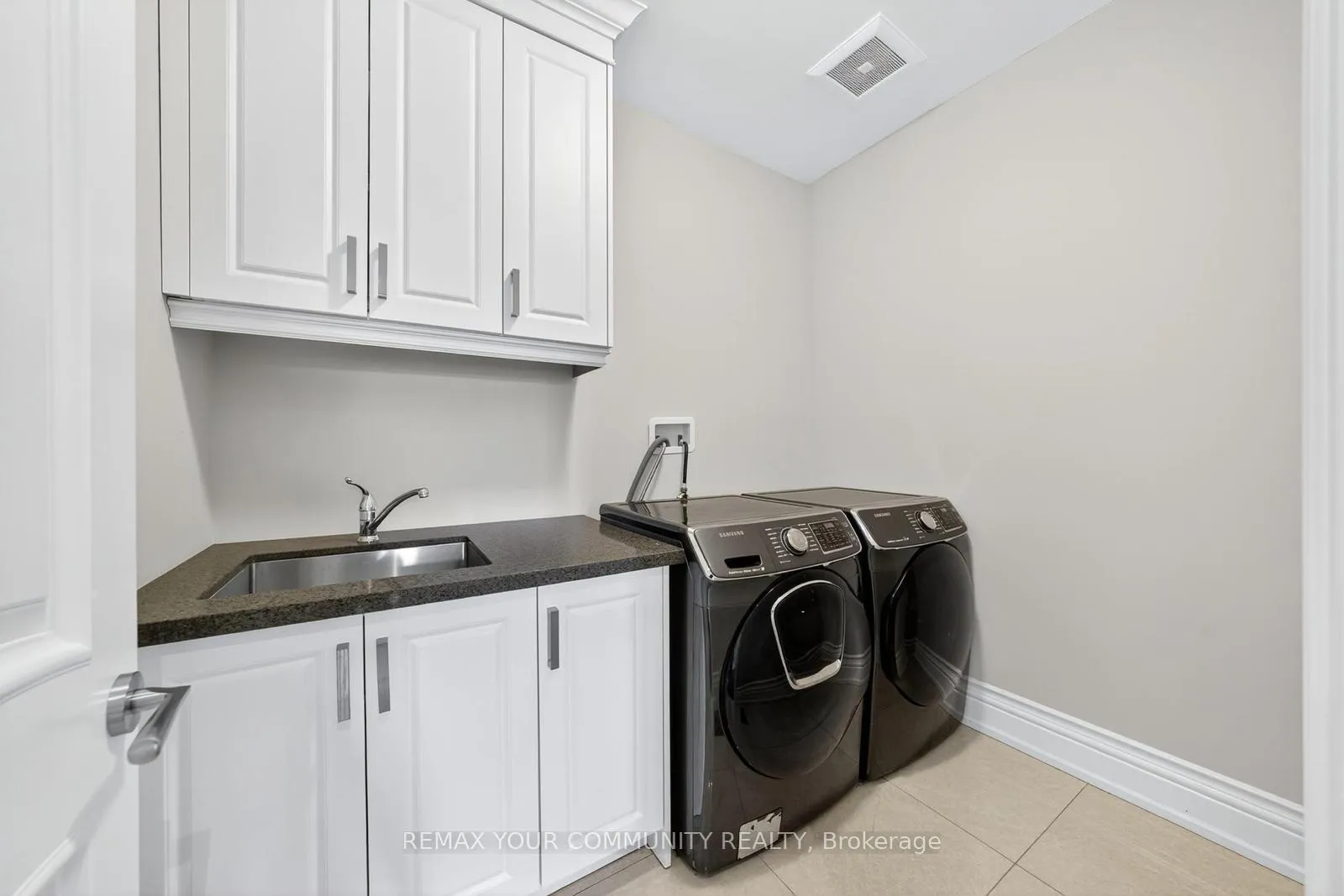 Photo 23 of 1 Lancer Drive, Vaughan, Maple — HOMEH