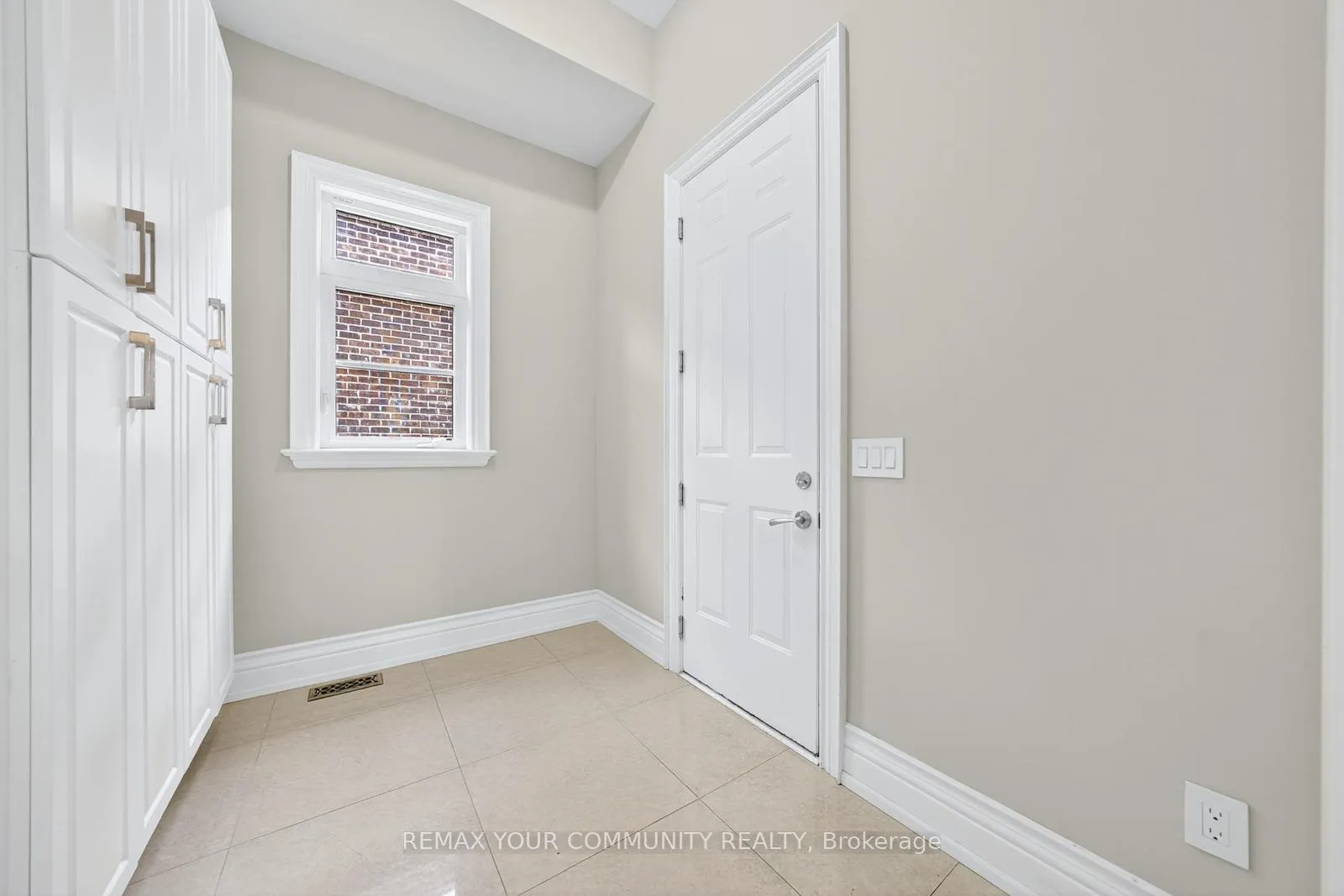 Photo 25 of 1 Lancer Drive, Vaughan, Maple — HOMEH