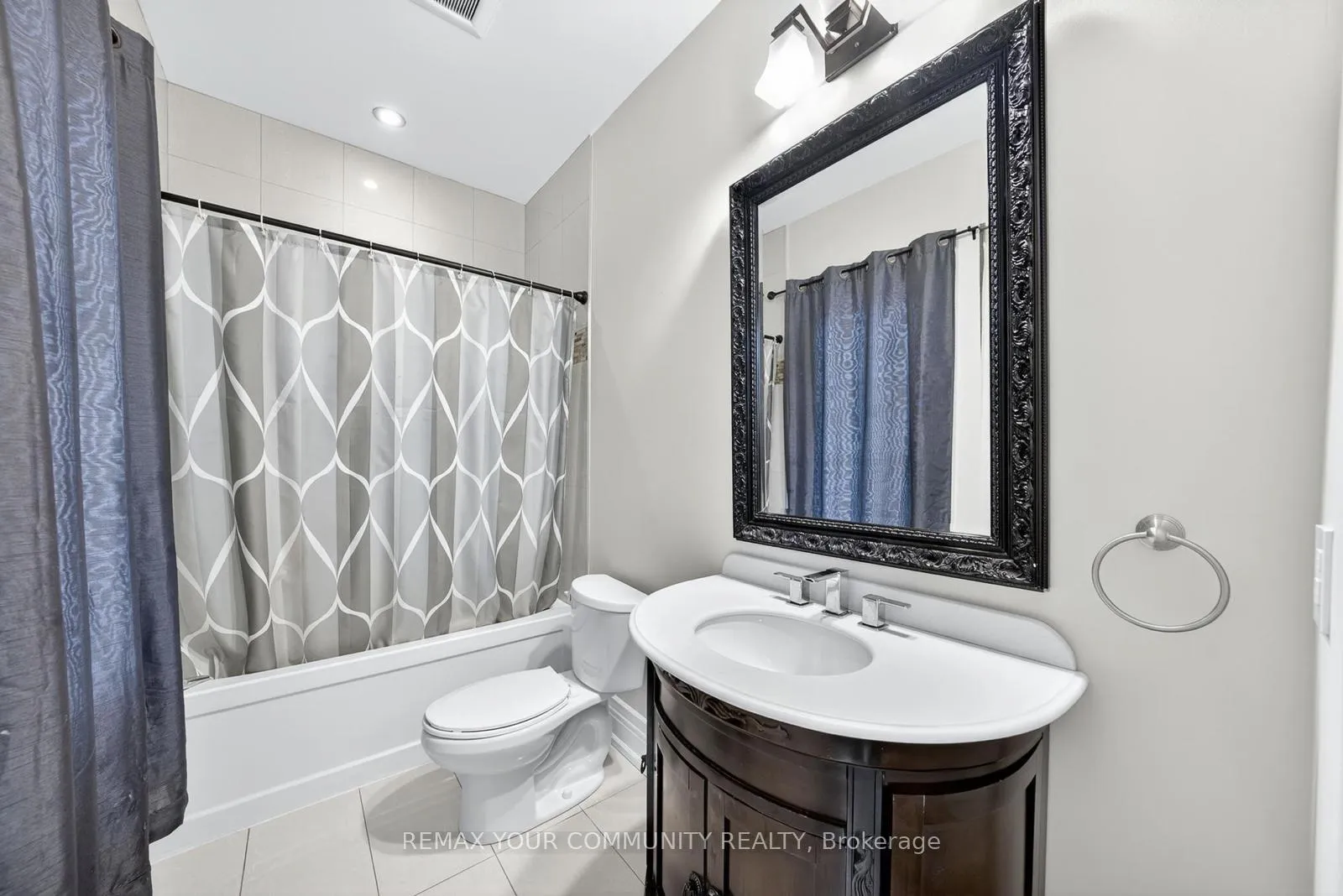Photo 38 of 1 Lancer Drive, Vaughan, Maple — HOMEH