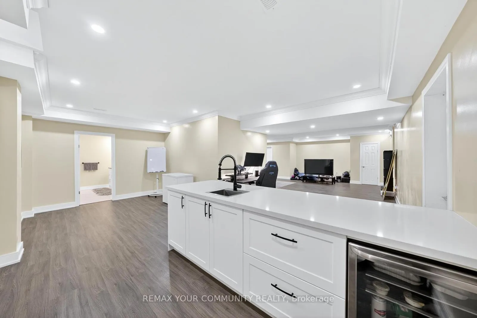 Photo 45 of 1 Lancer Drive, Vaughan, Maple — HOMEH