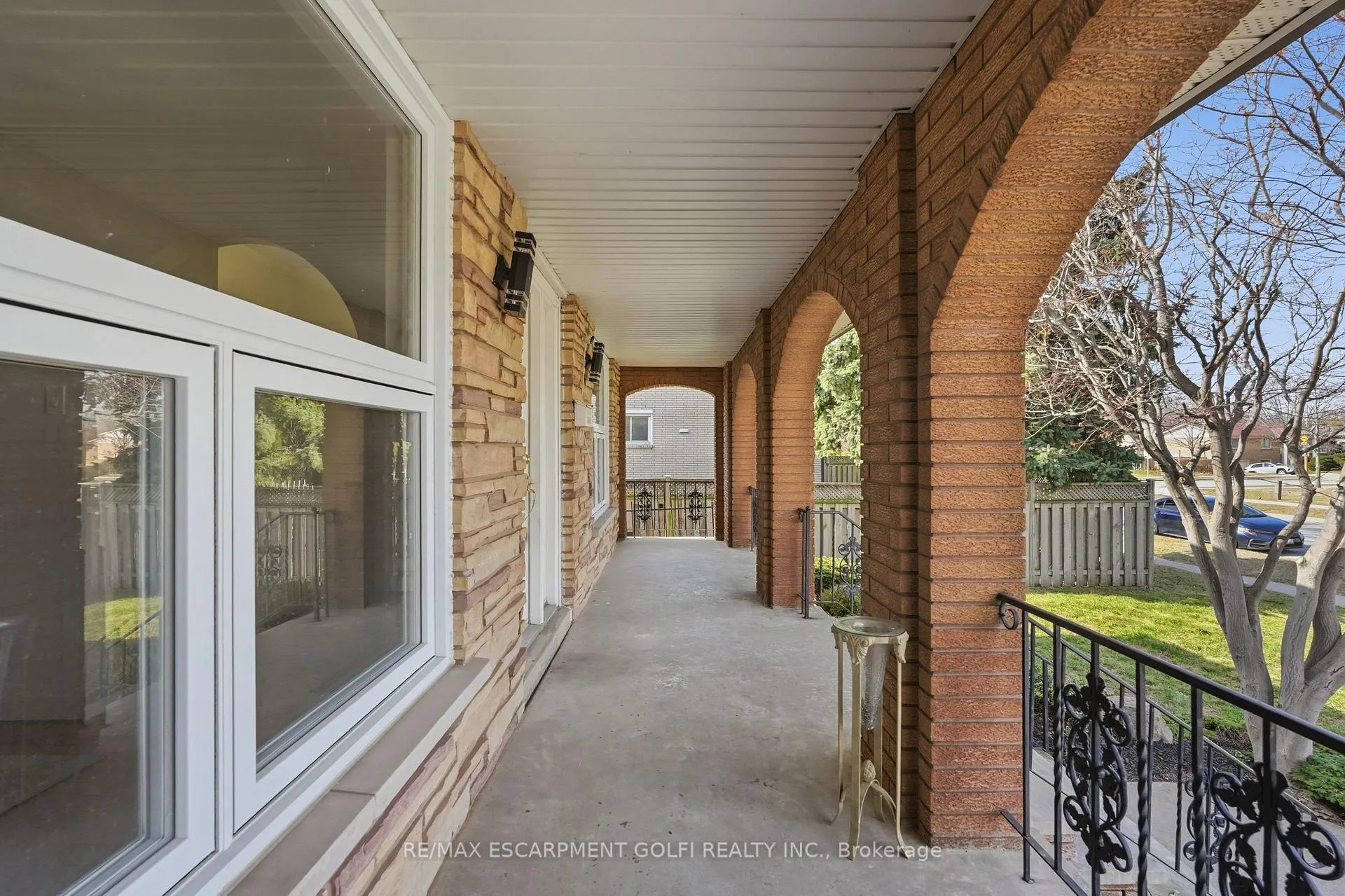 Photo 2 of 288 Eastdale Boulevard, Hamilton, Stoney Creek — HOMEH