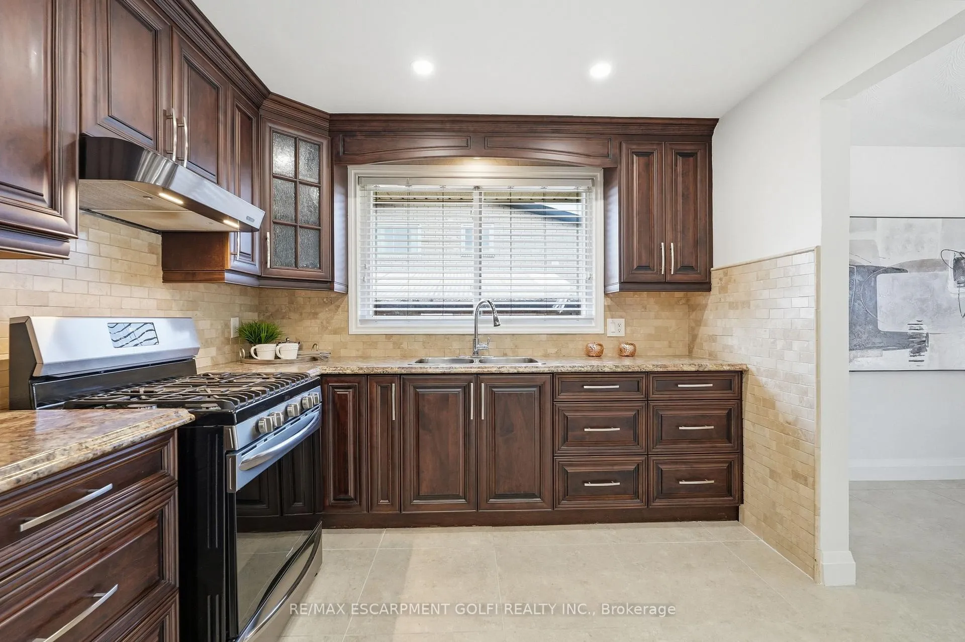 Photo 8 of 288 Eastdale Boulevard, Hamilton, Stoney Creek — HOMEH
