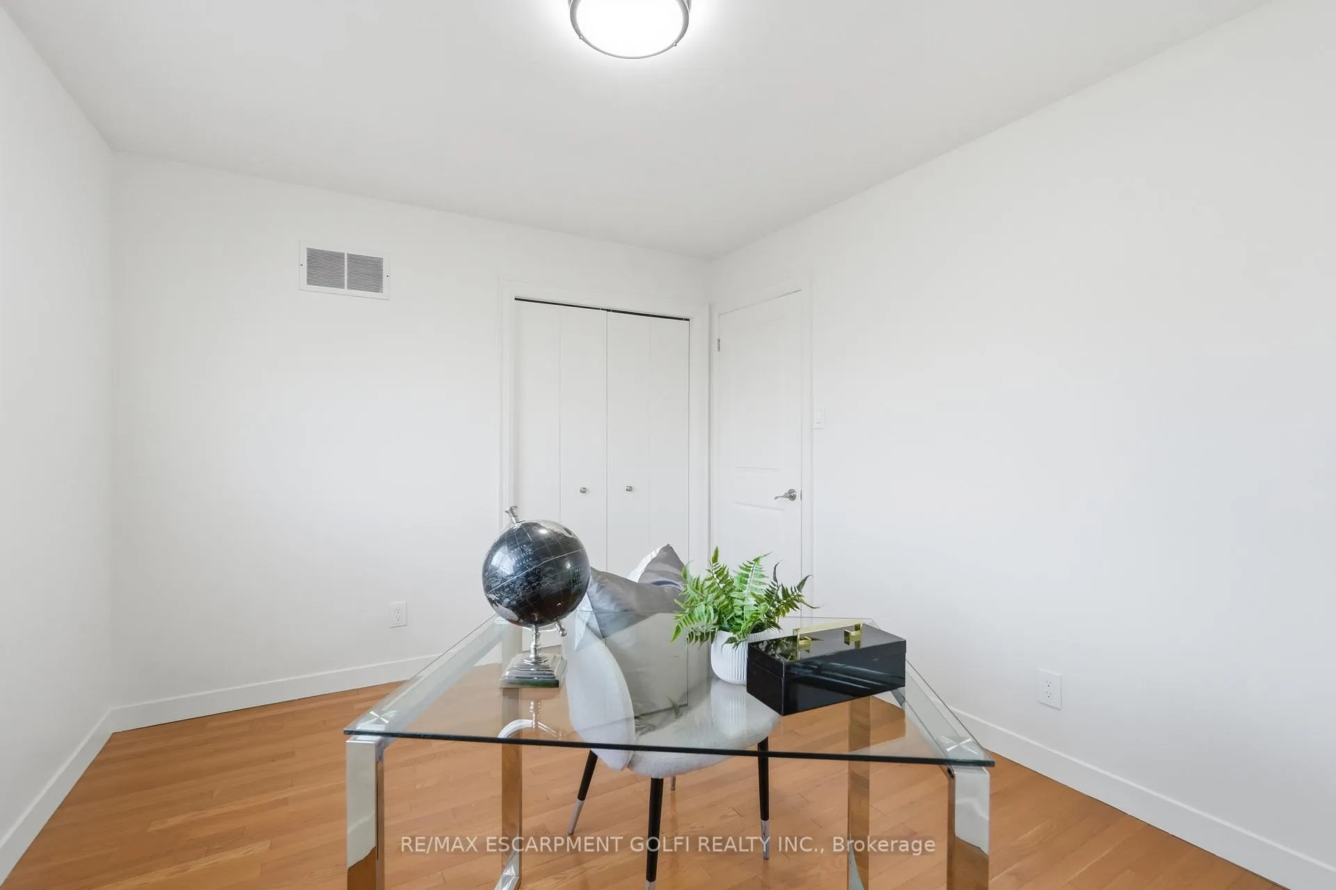 Photo 15 of 288 Eastdale Boulevard, Hamilton, Stoney Creek — HOMEH