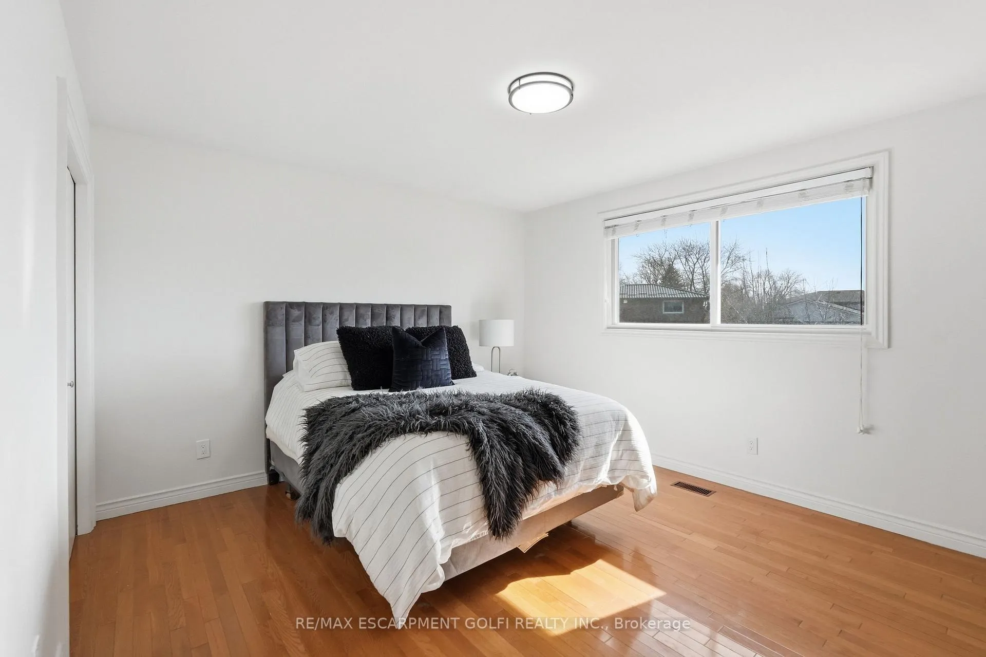 Photo 16 of 288 Eastdale Boulevard, Hamilton, Stoney Creek — HOMEH