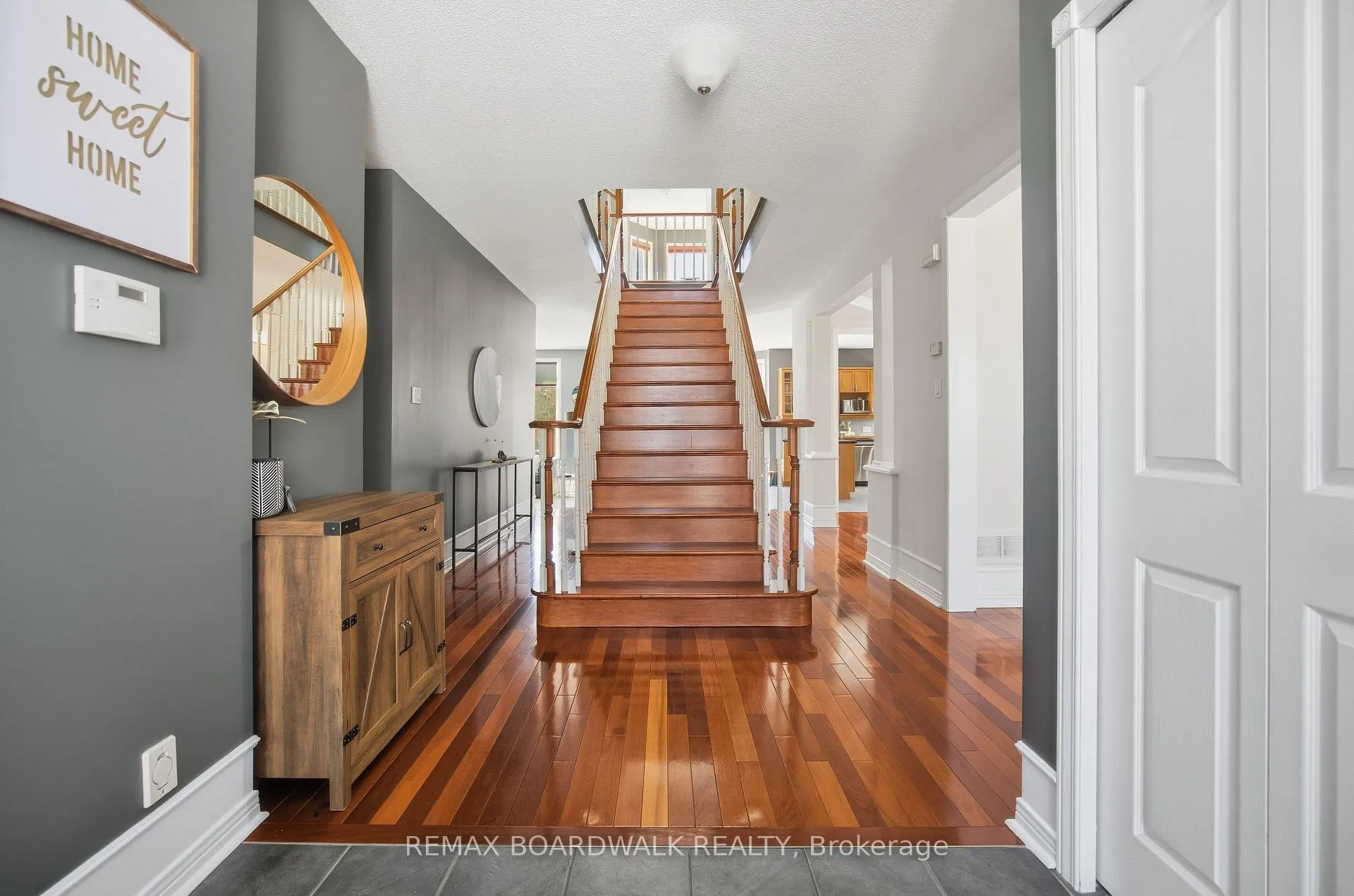 Photo 4 of 1031 Red Spruce Street, Ottawa, Riverside South/Gloucester Glen — HOMEH
