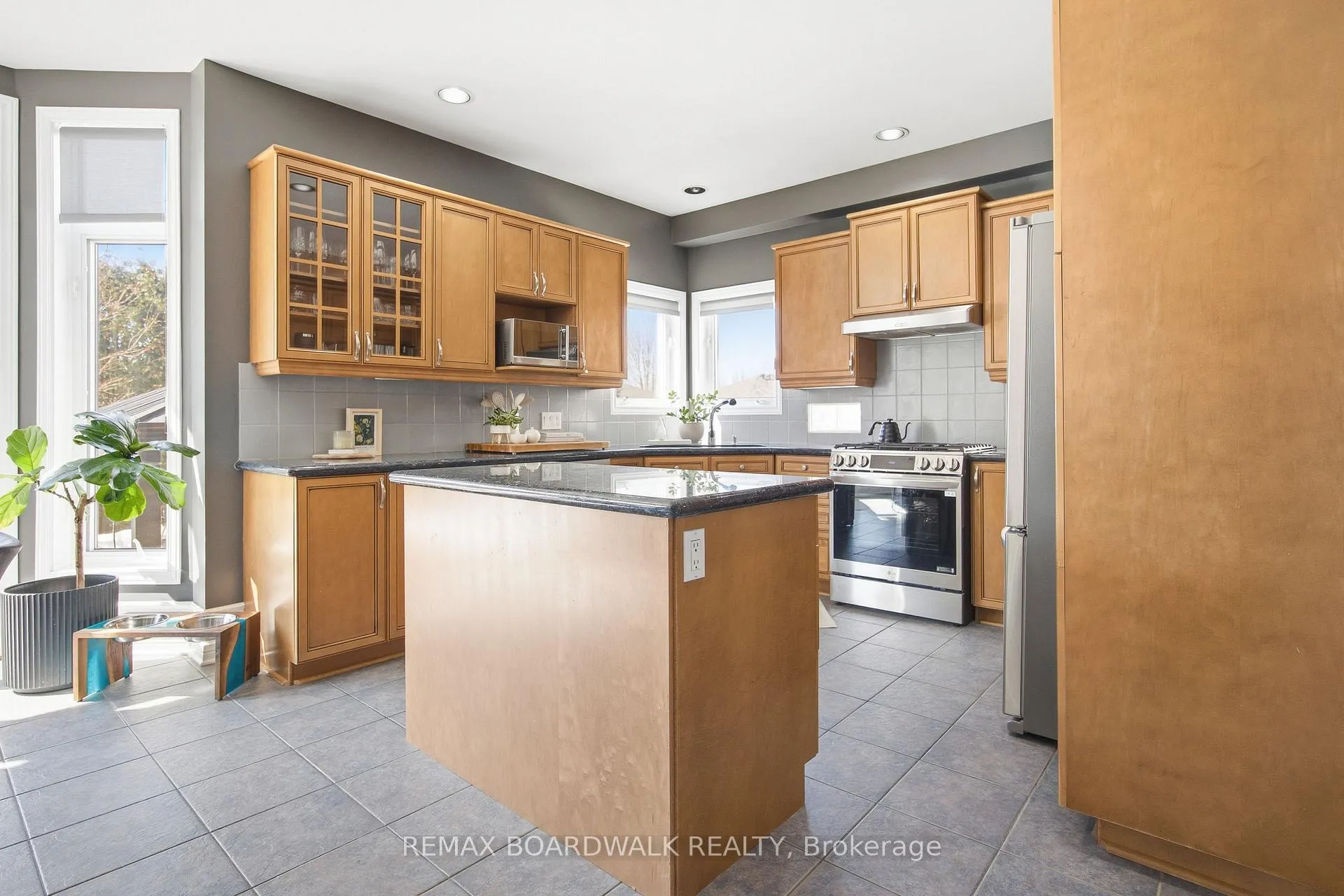 Photo 10 of 1031 Red Spruce Street, Ottawa, Riverside South/Gloucester Glen — HOMEH