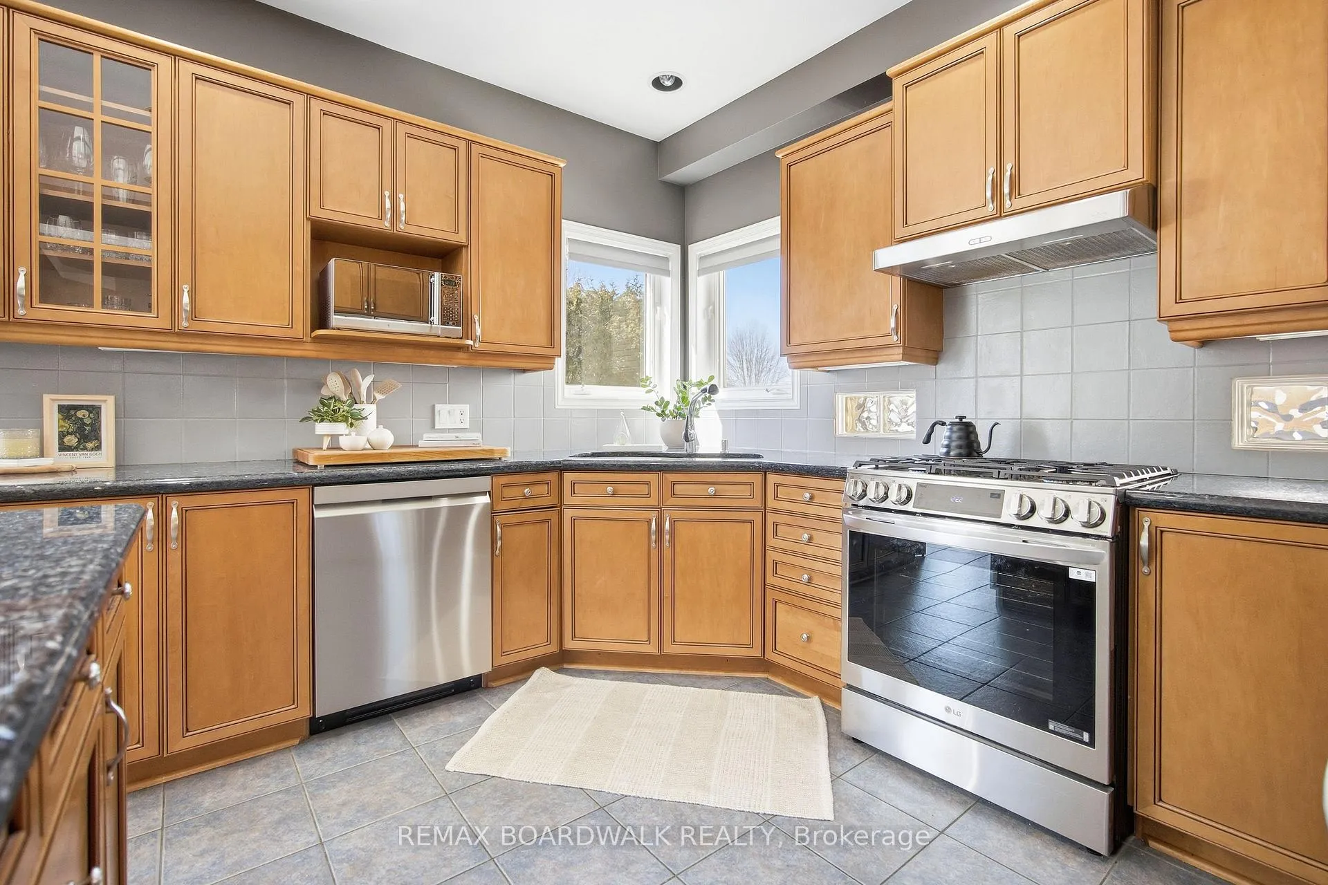 Photo 11 of 1031 Red Spruce Street, Ottawa, Riverside South/Gloucester Glen — HOMEH