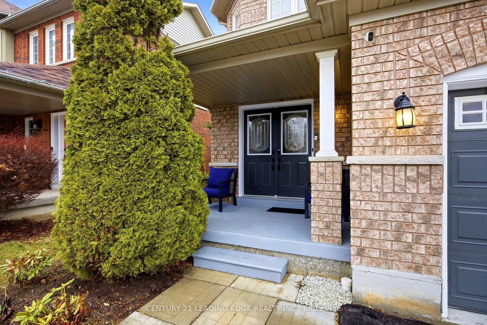 Photo 2 of 36 Rampart Crescent, Whitby, Williamsburg — HOMEH