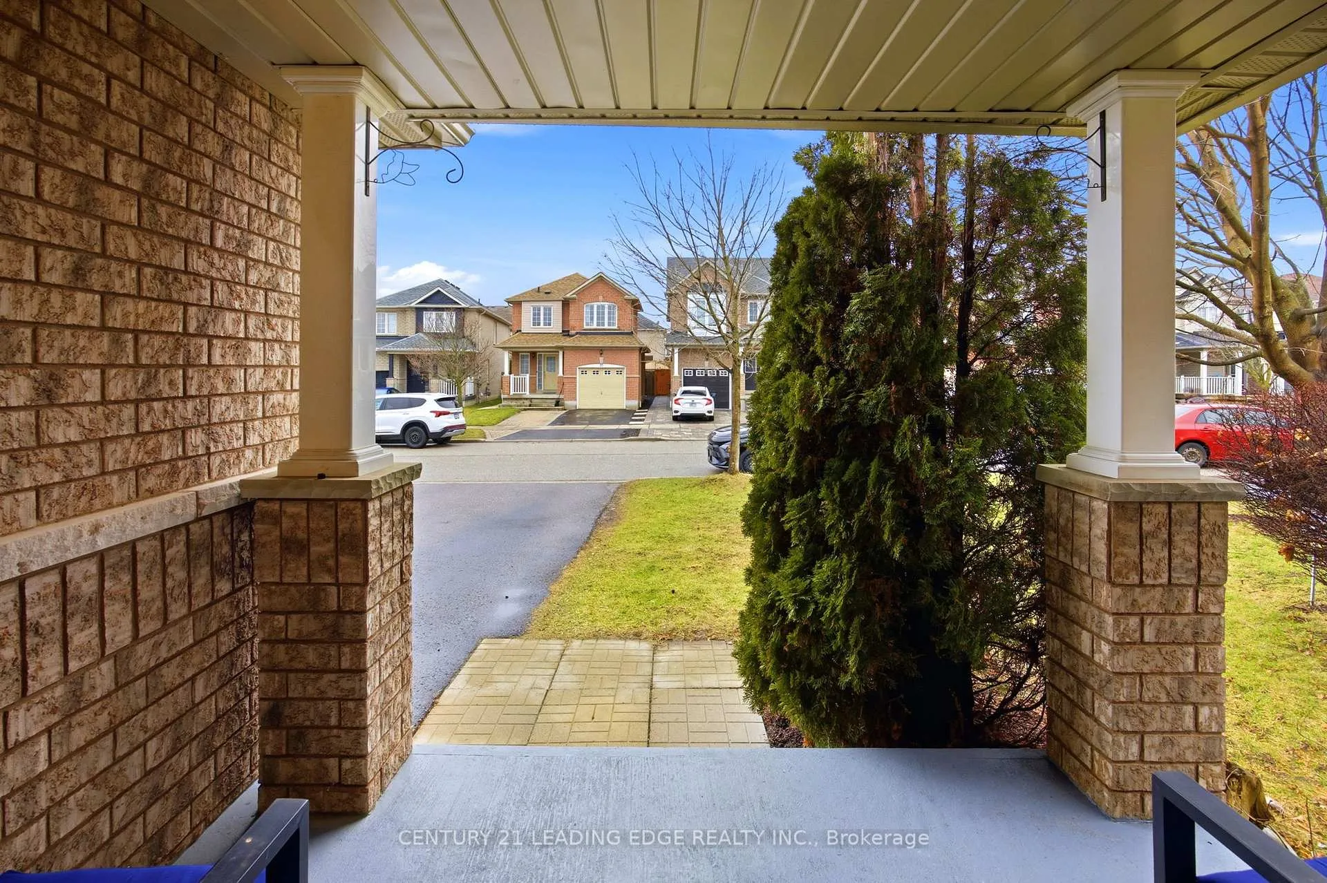 Photo 3 of 36 Rampart Crescent, Whitby, Williamsburg — HOMEH