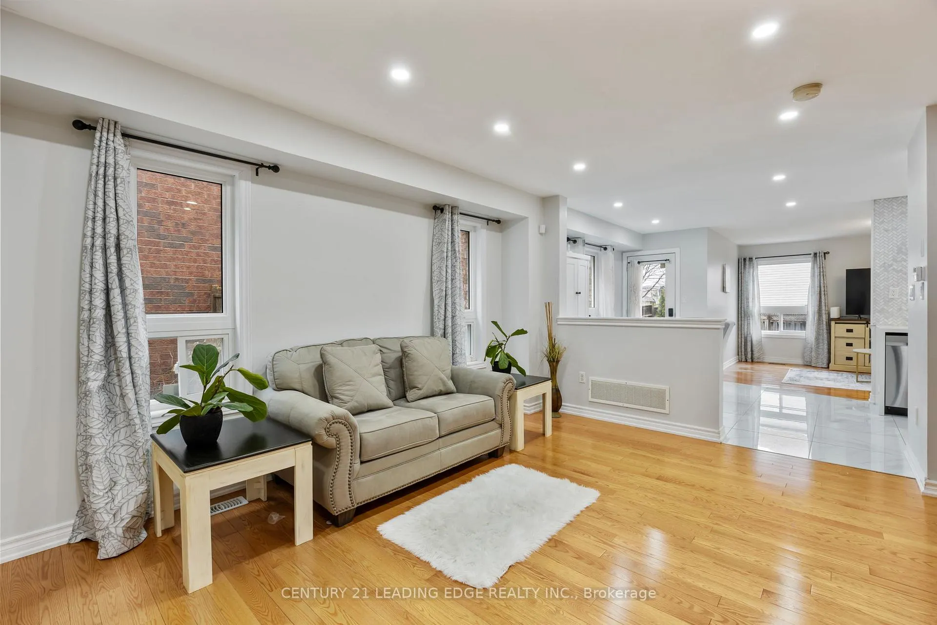 Photo 11 of 36 Rampart Crescent, Whitby, Williamsburg — HOMEH